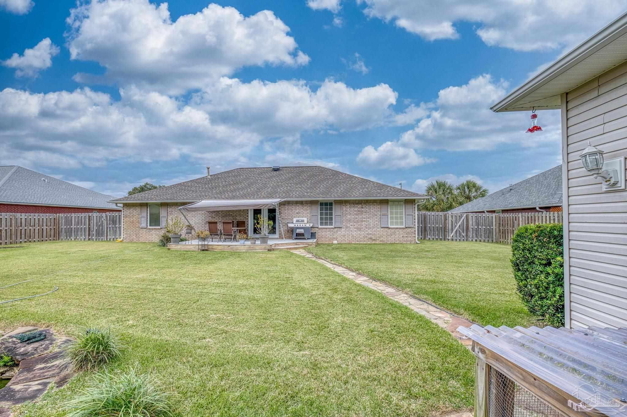 7563 Hayfield Cir
