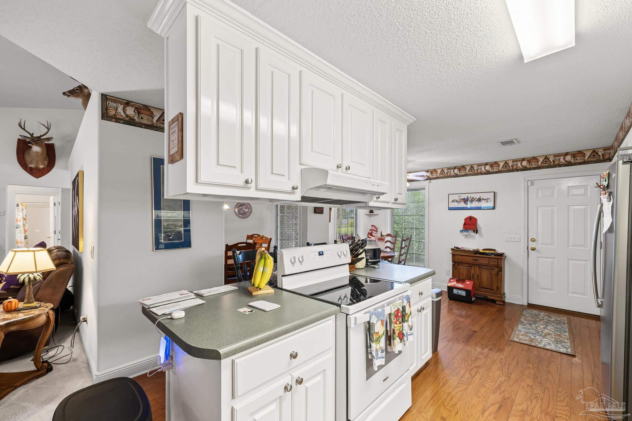 7563 Hayfield Cir