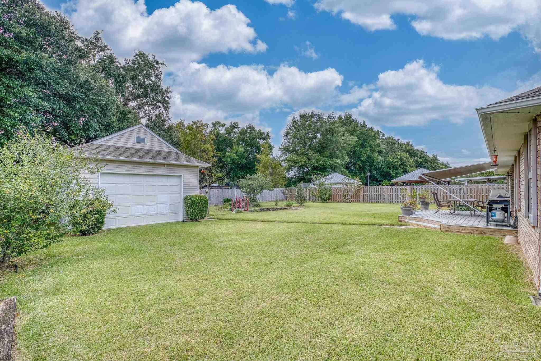 7563 Hayfield Cir