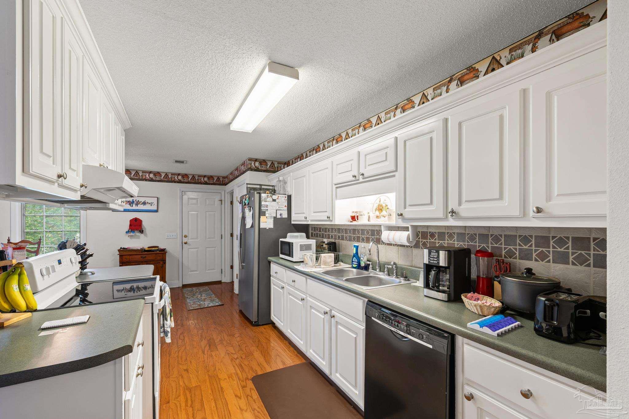 7563 Hayfield Cir