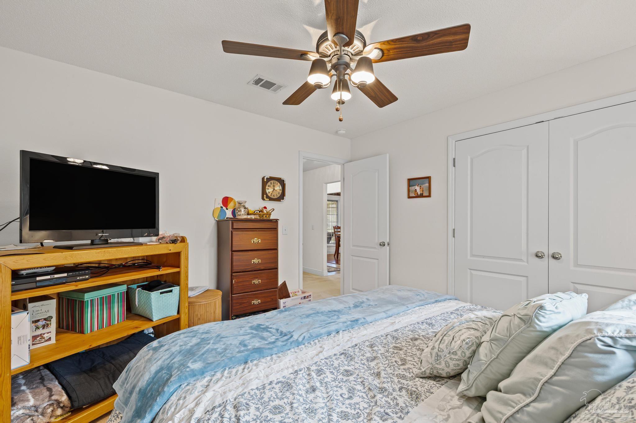 7563 Hayfield Cir