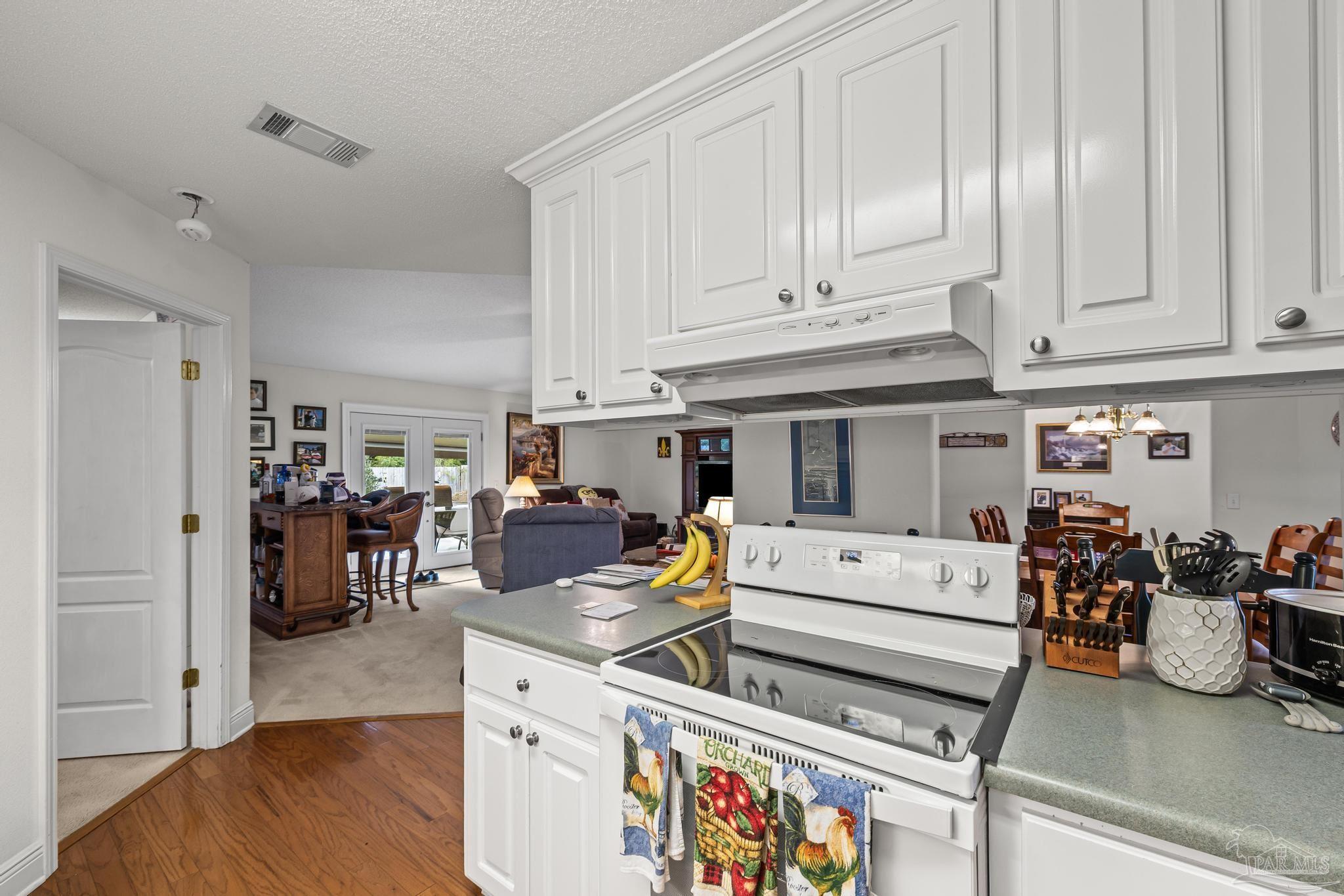 7563 Hayfield Cir