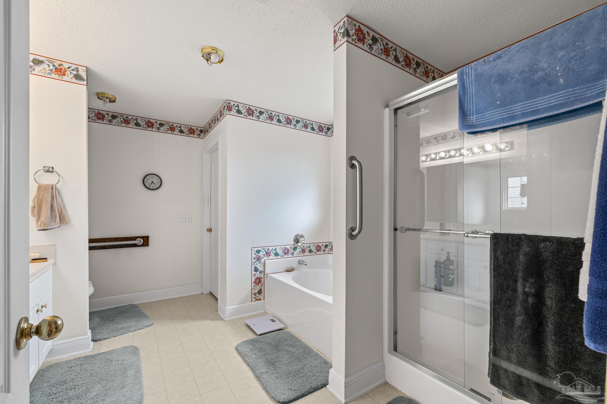 7563 Hayfield Cir