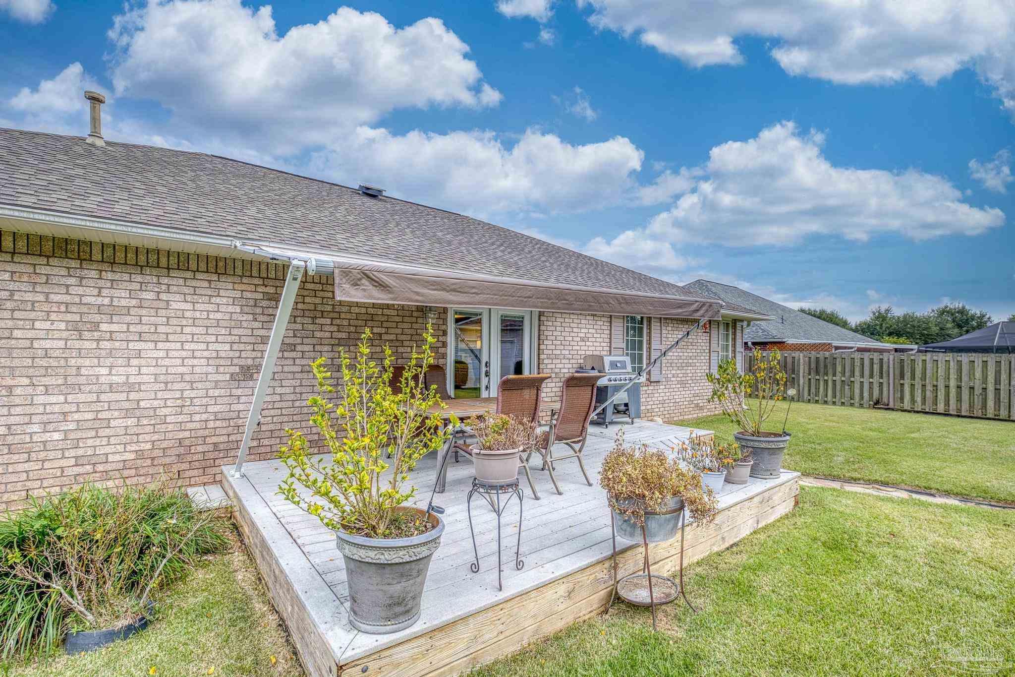 7563 Hayfield Cir
