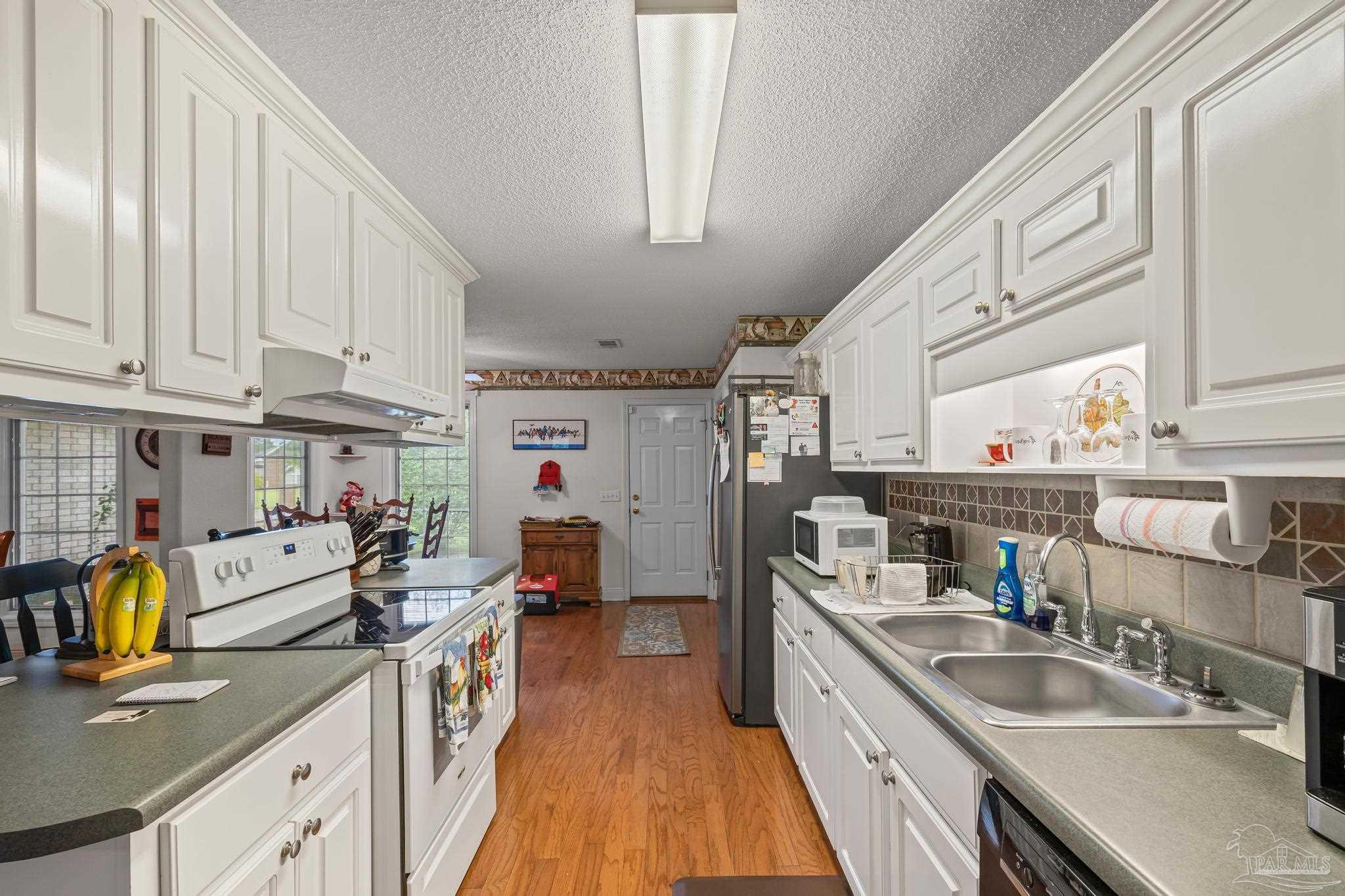 7563 Hayfield Cir