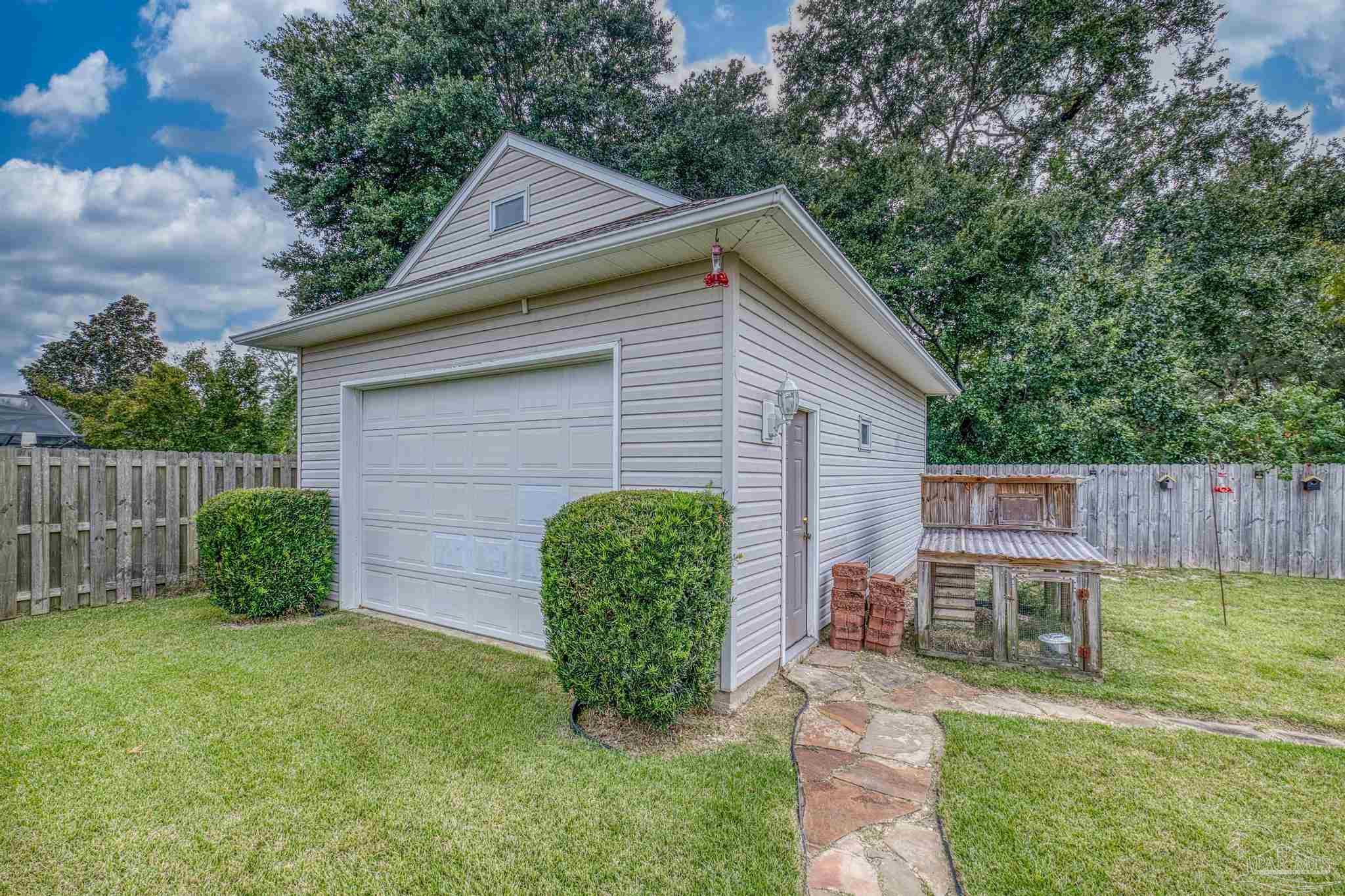 7563 Hayfield Cir