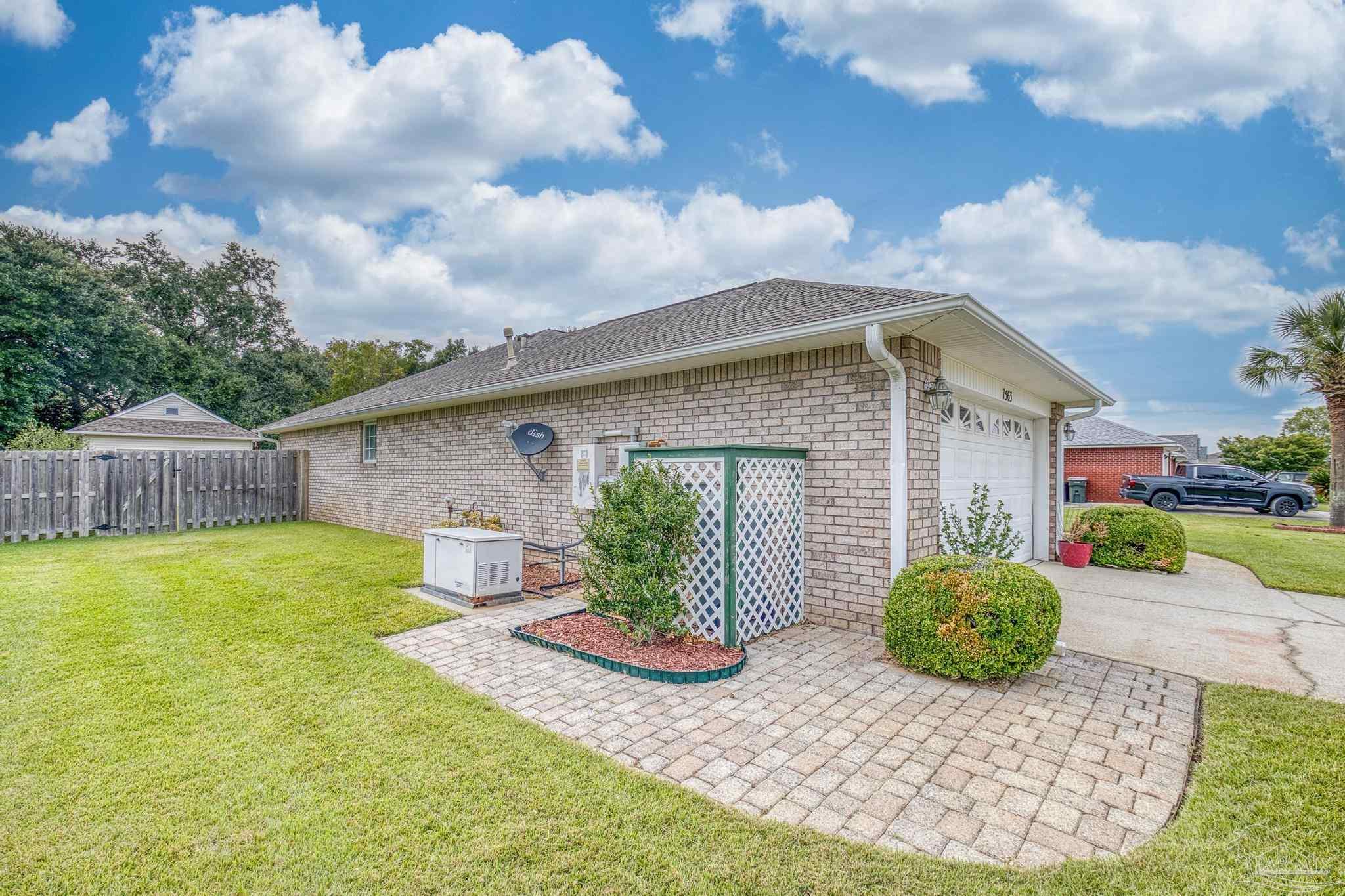 7563 Hayfield Cir