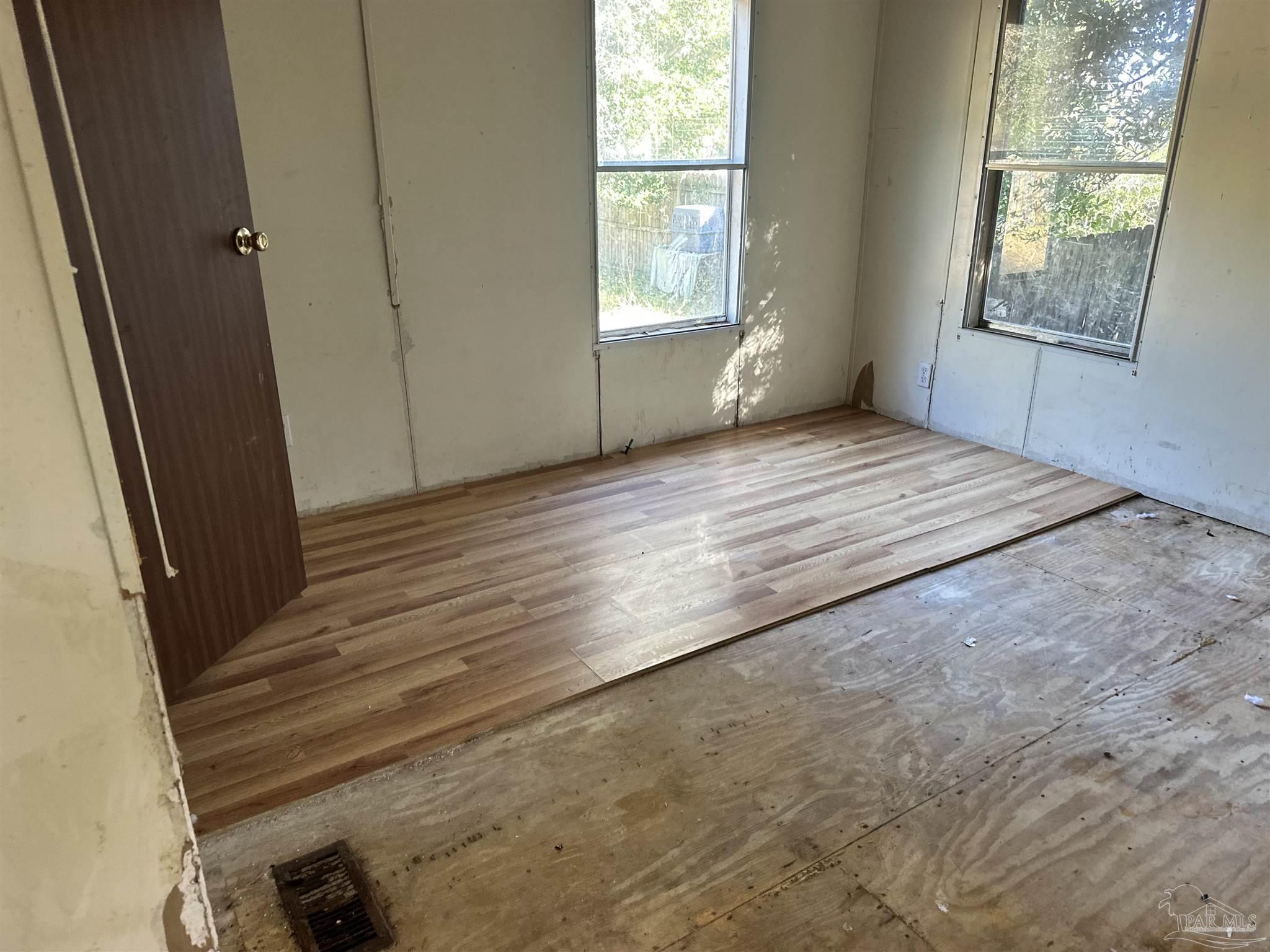 2240 Crescent Wood Rd, Navarre