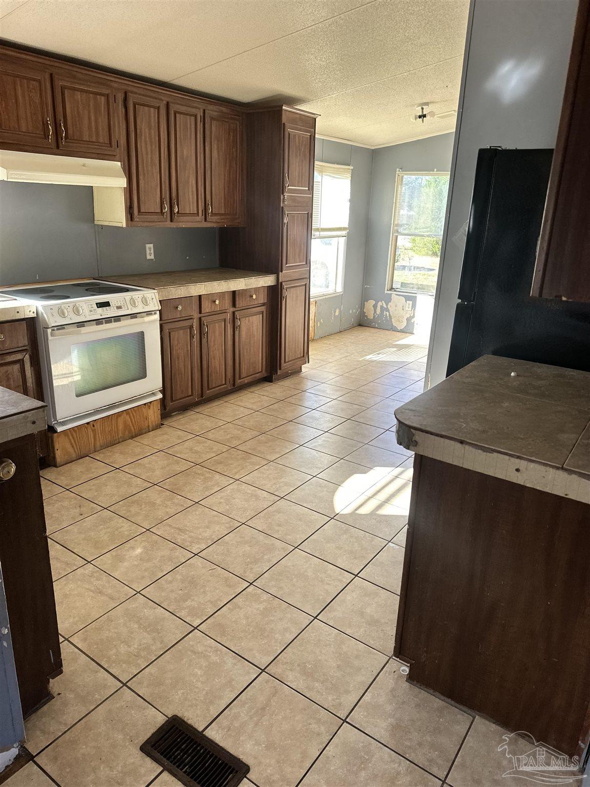 2240 Crescent Wood Rd, Navarre