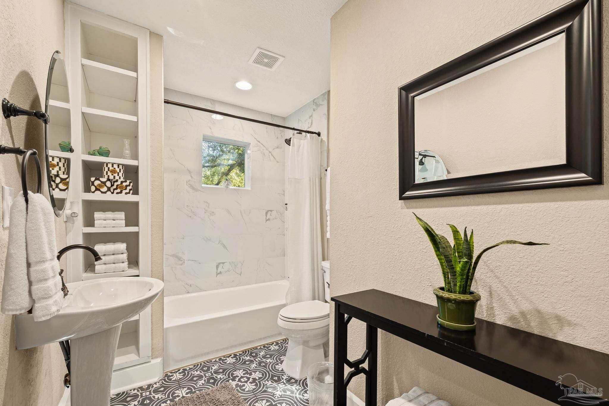 724 N K St, Pensacola