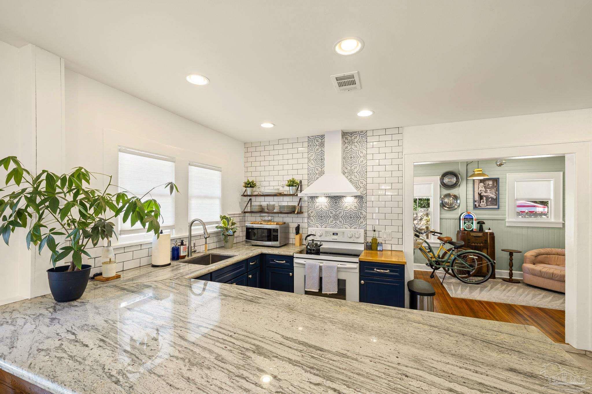 724 N K St, Pensacola