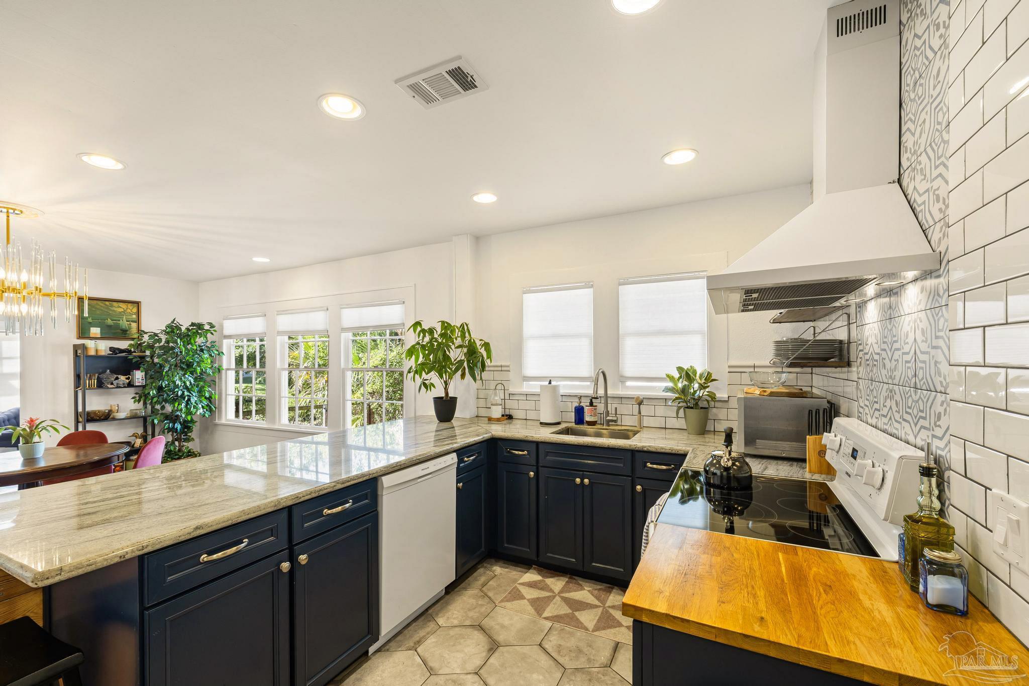 724 N K St, Pensacola