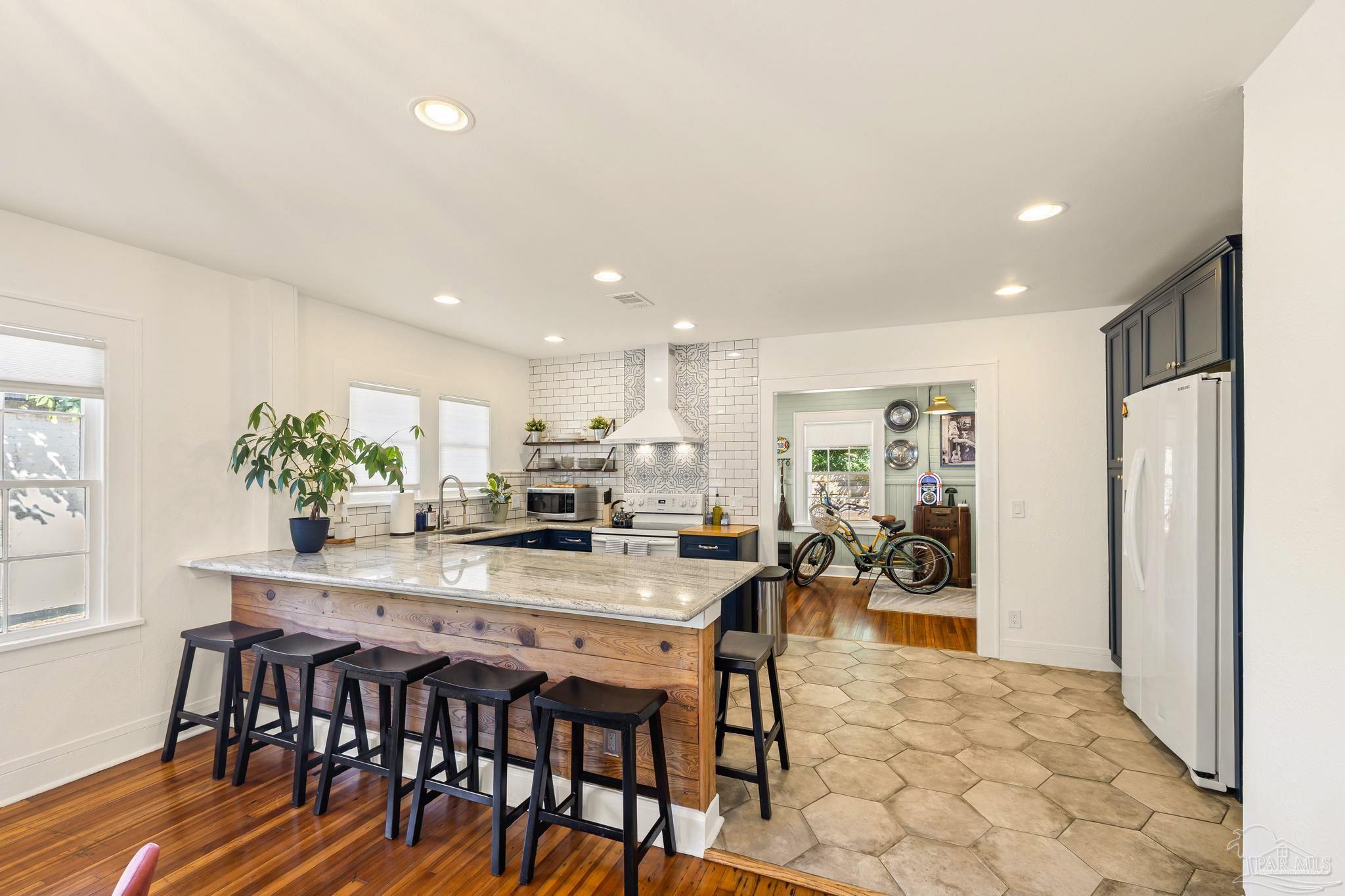 724 N K St, Pensacola