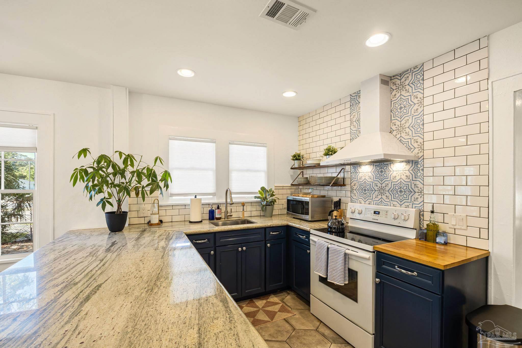 724 N K St, Pensacola