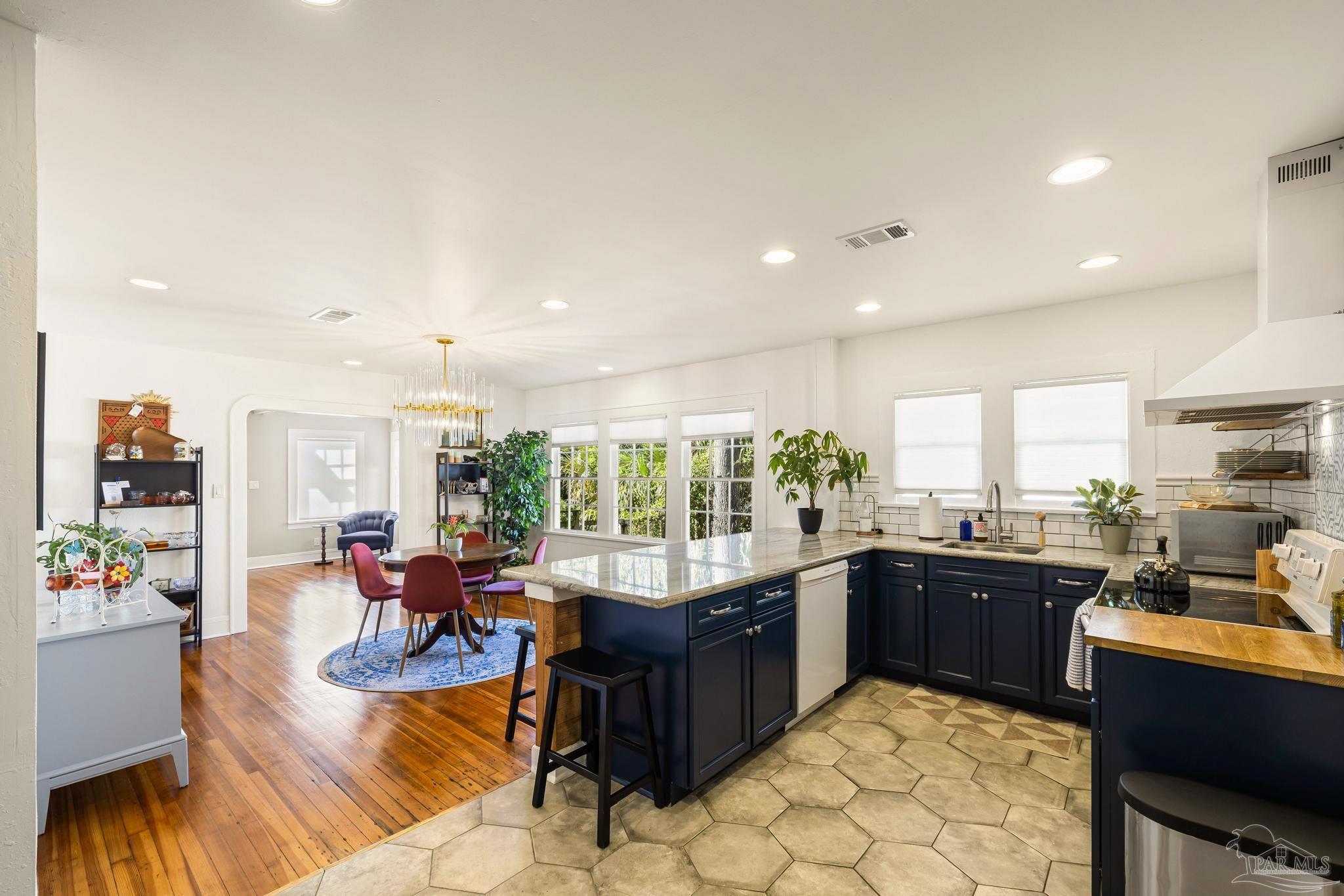 724 N K St, Pensacola