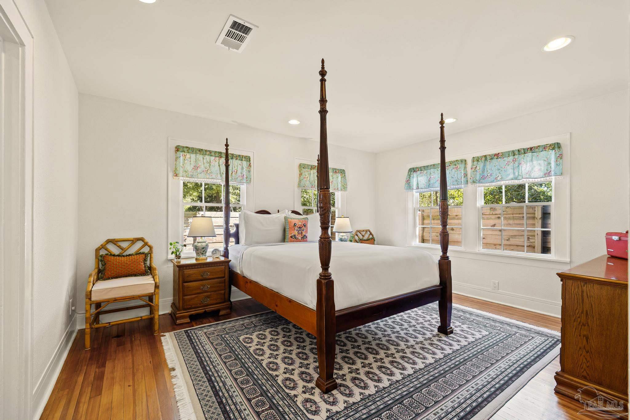 724 N K St, Pensacola