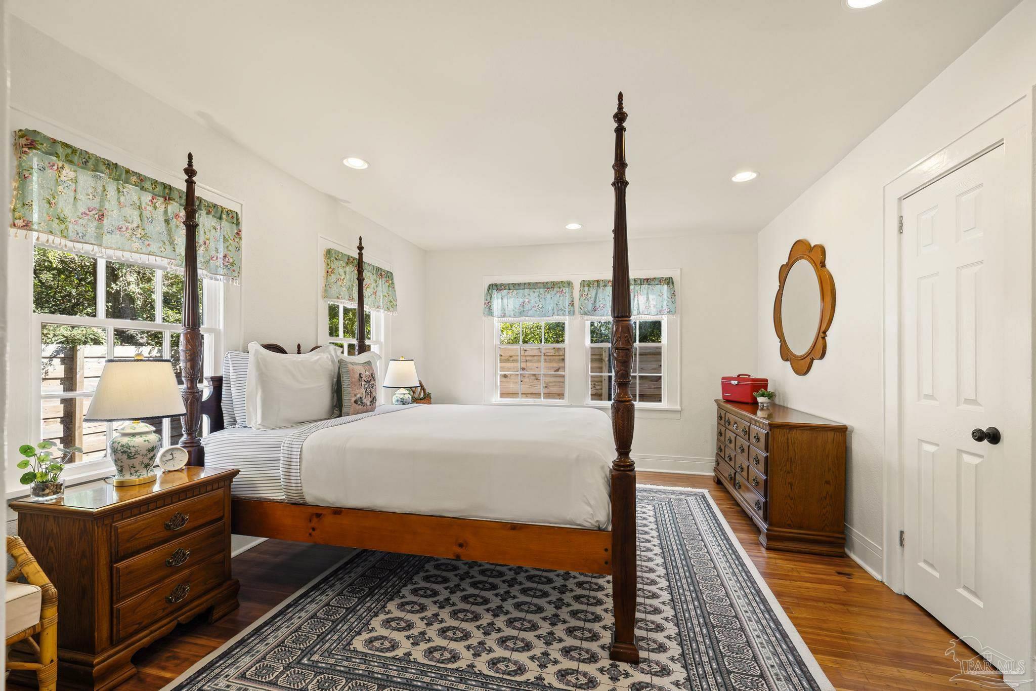 724 N K St, Pensacola