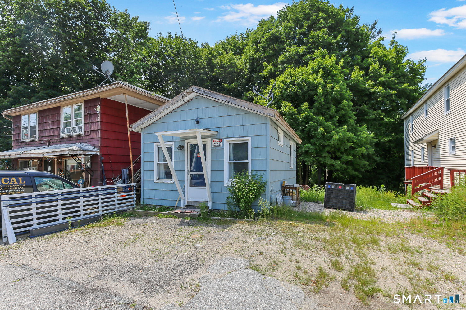 385 Putnam Pike