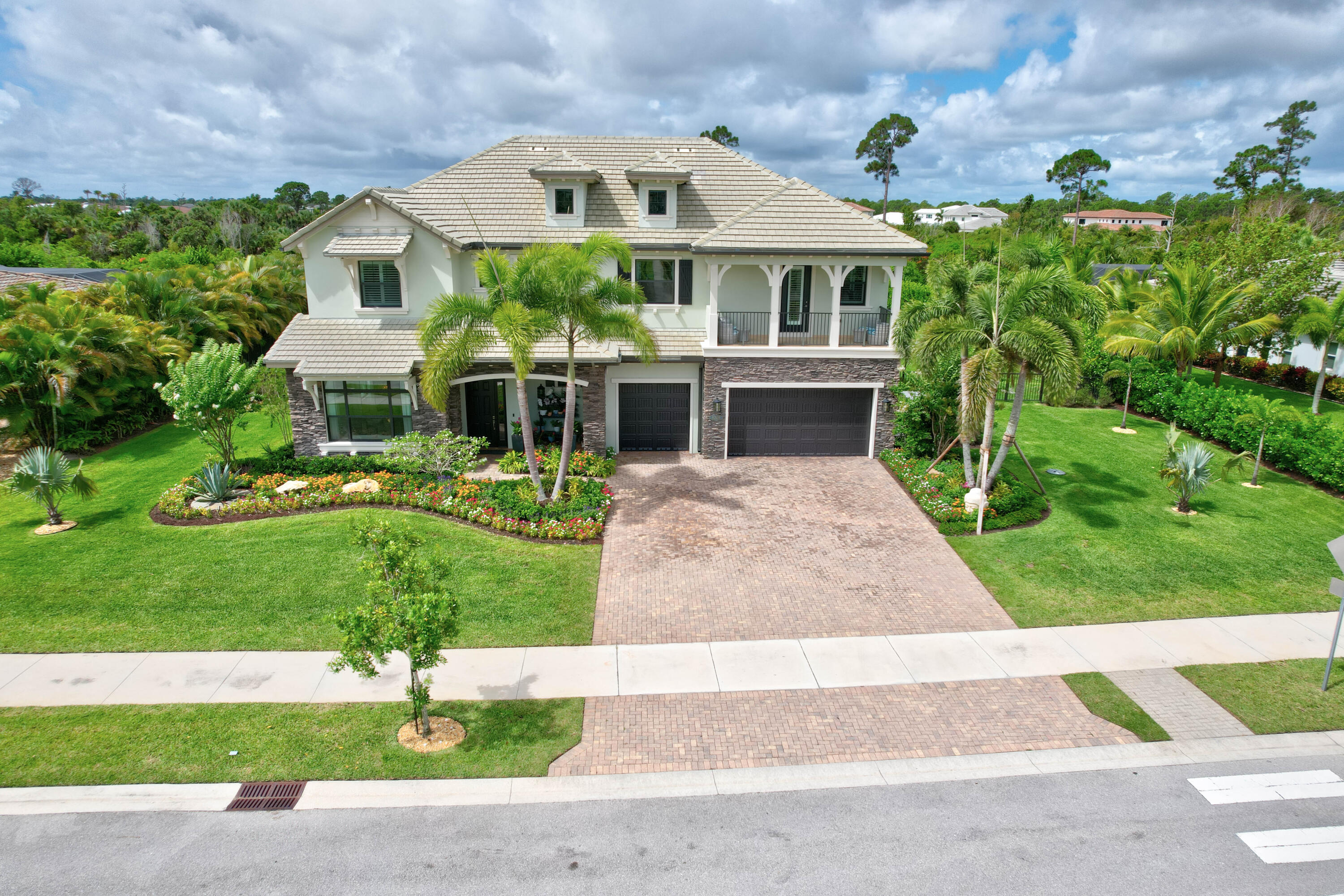 8208 SE Red Root Way