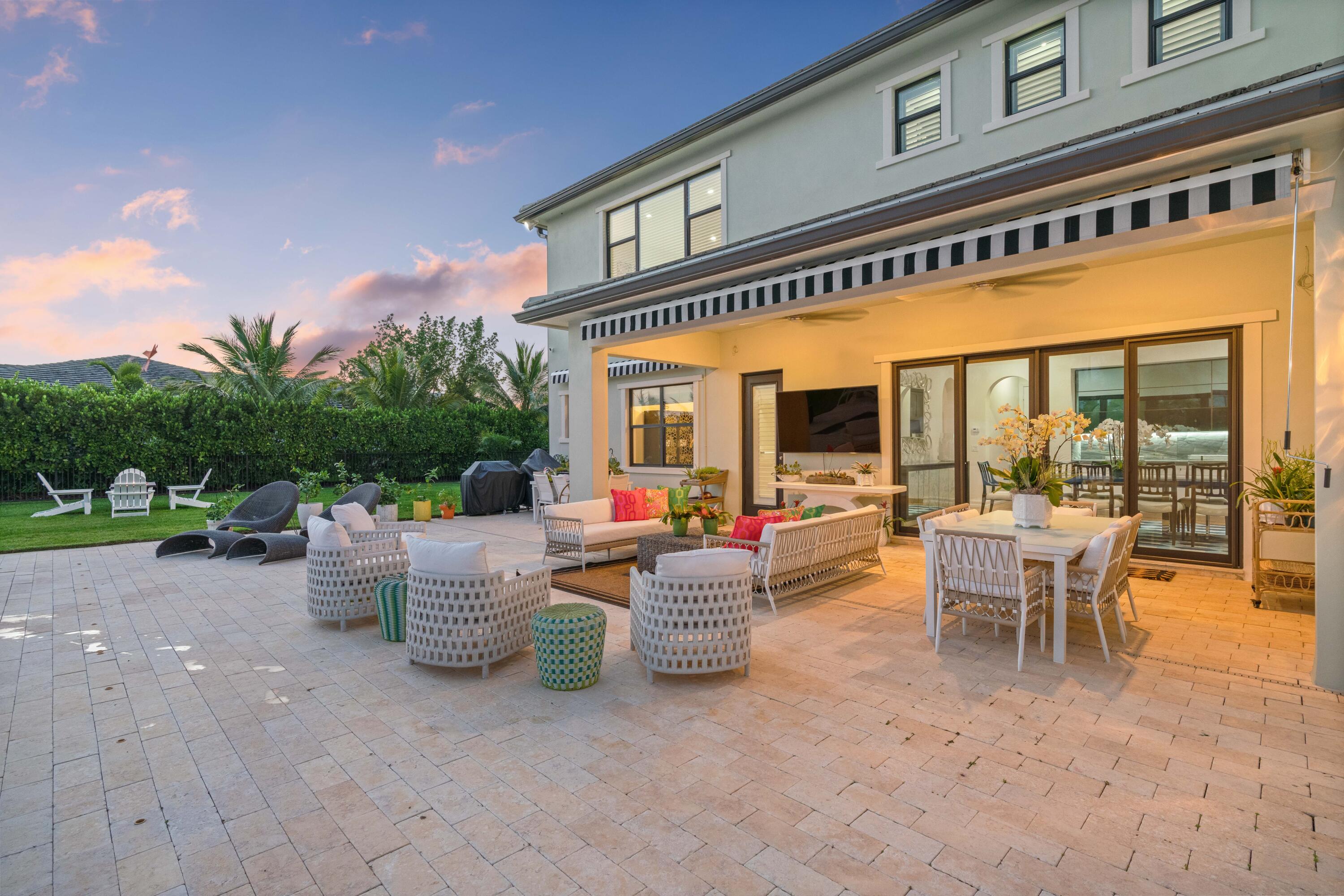 8208 SE Red Root Way