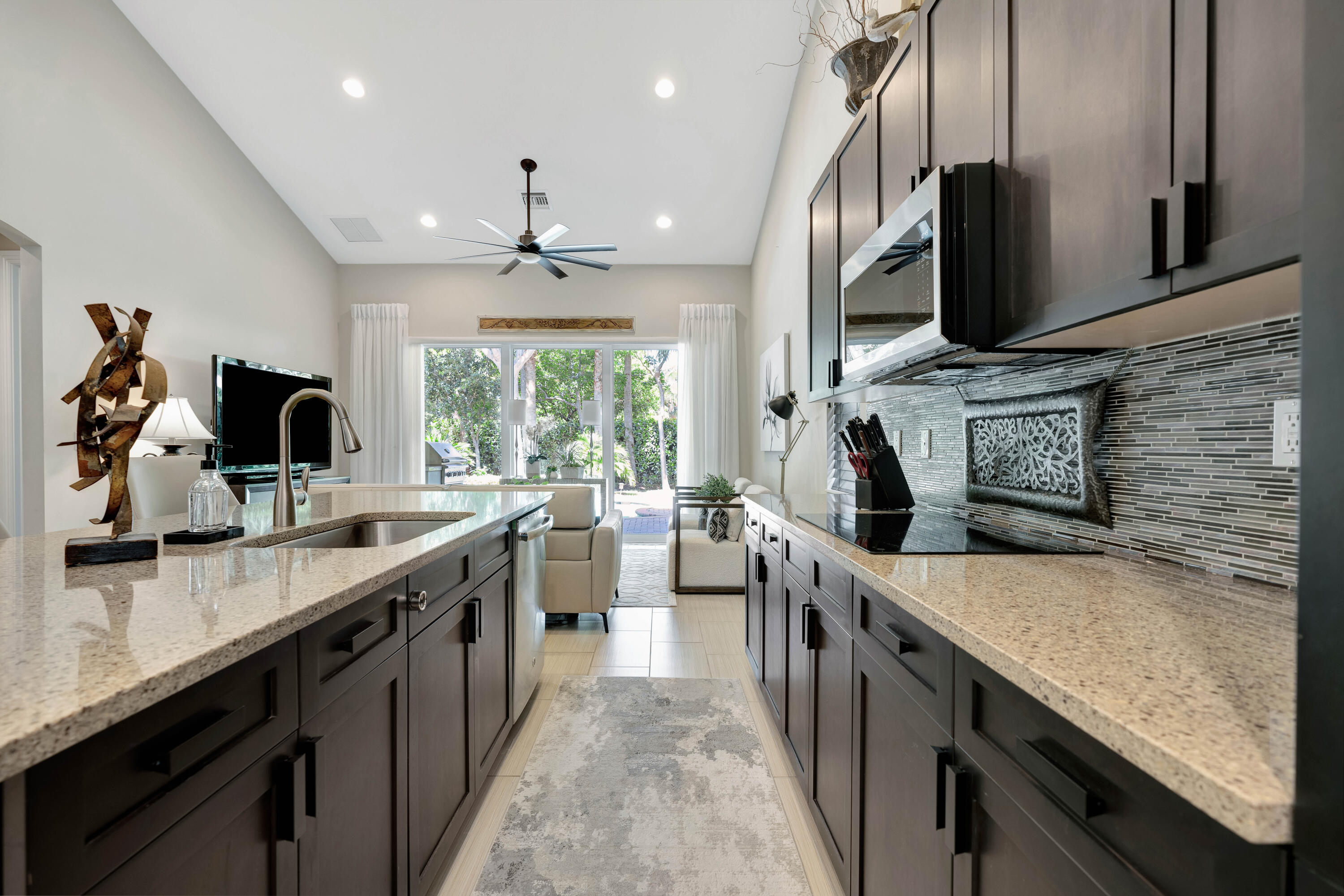 114 Diamante Way
