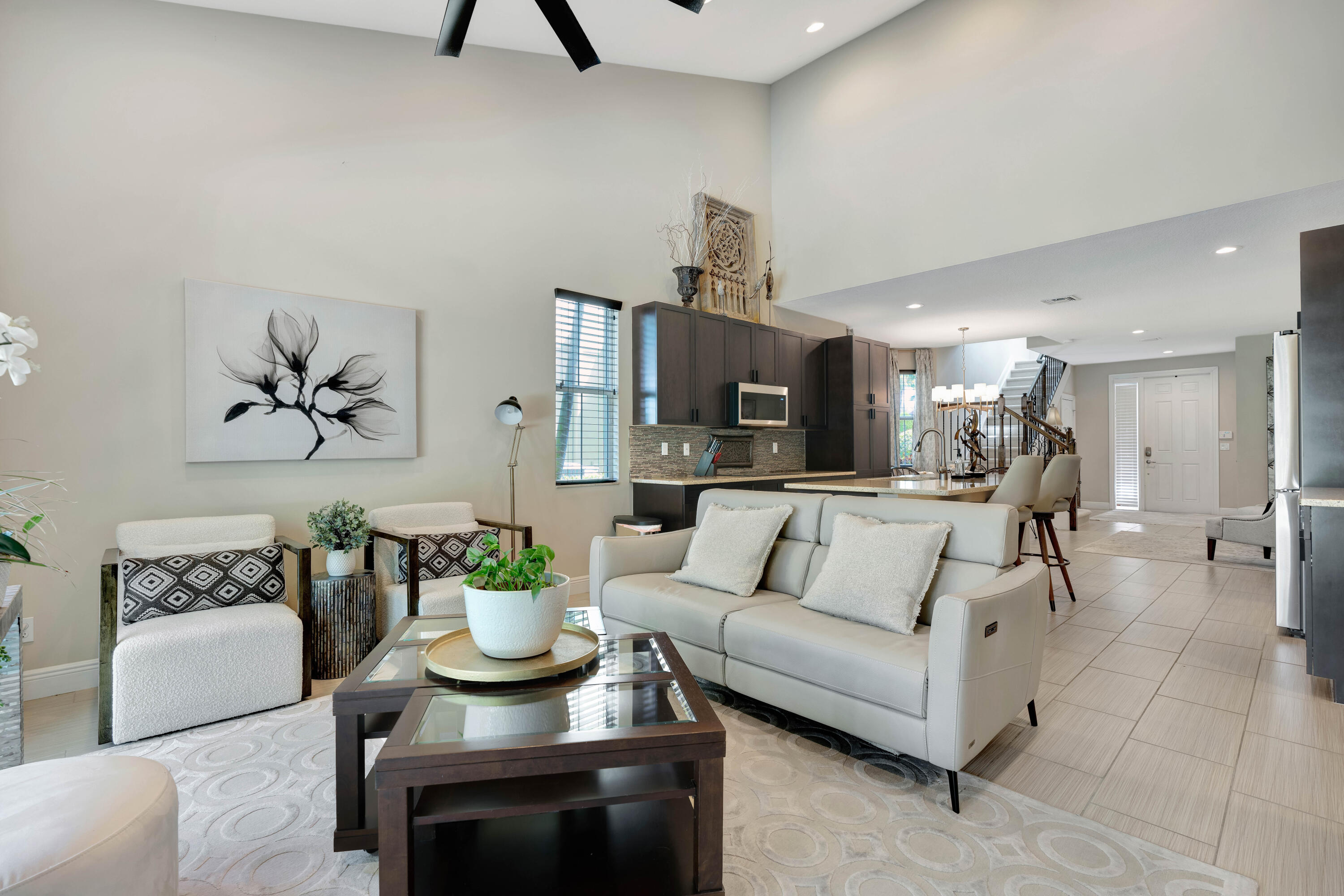114 Diamante Way