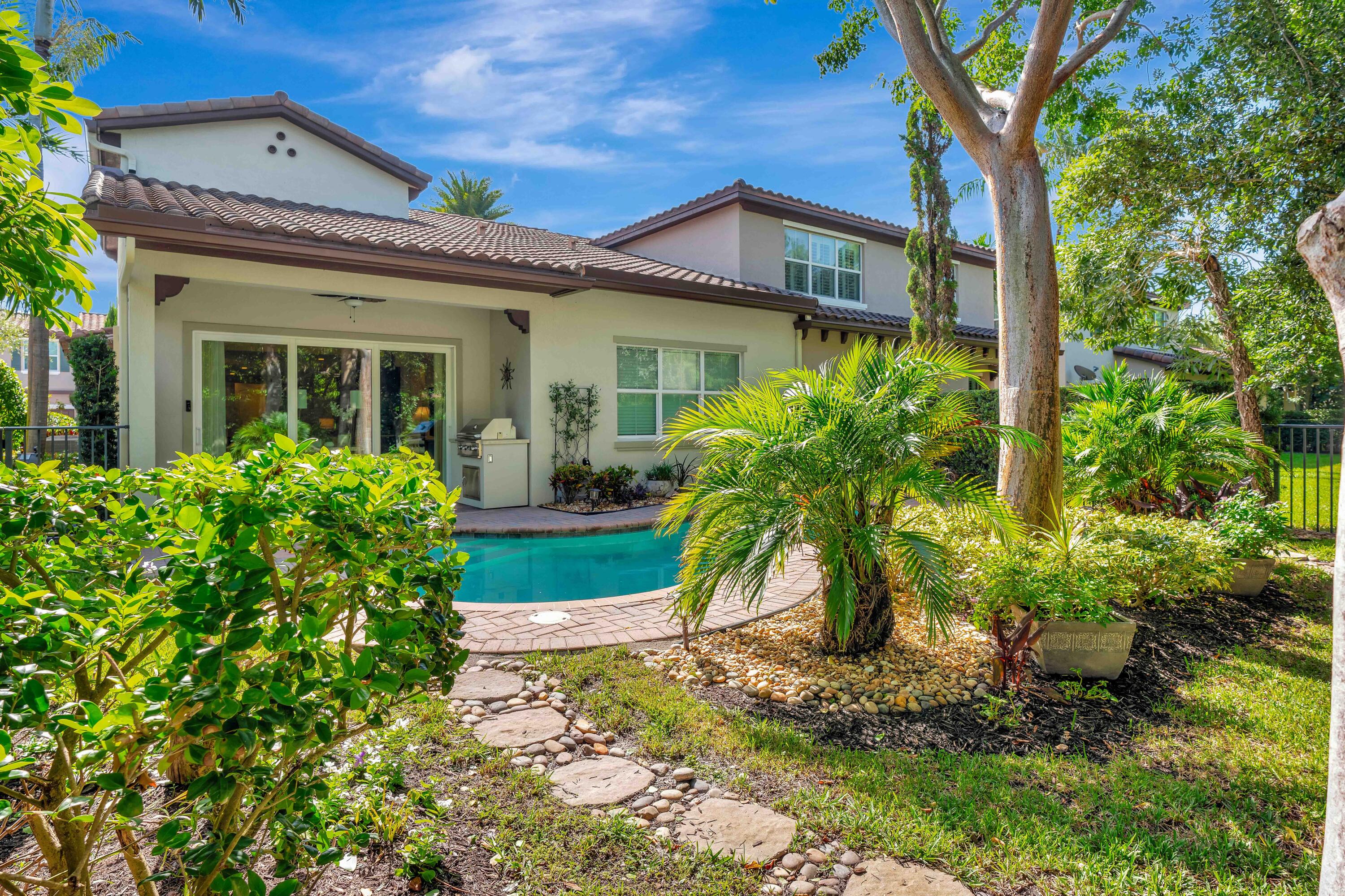 114 Diamante Way
