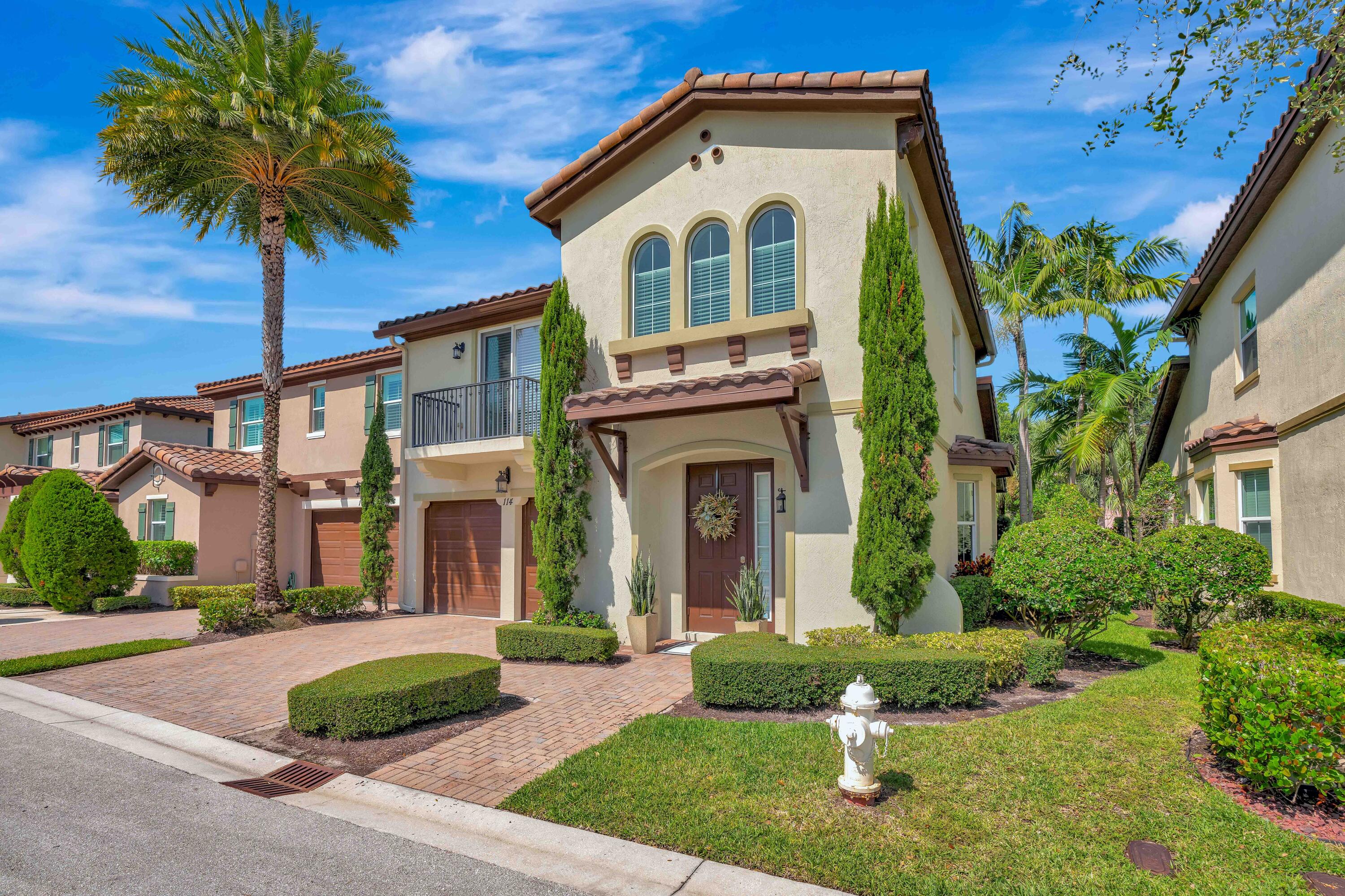 114 Diamante Way