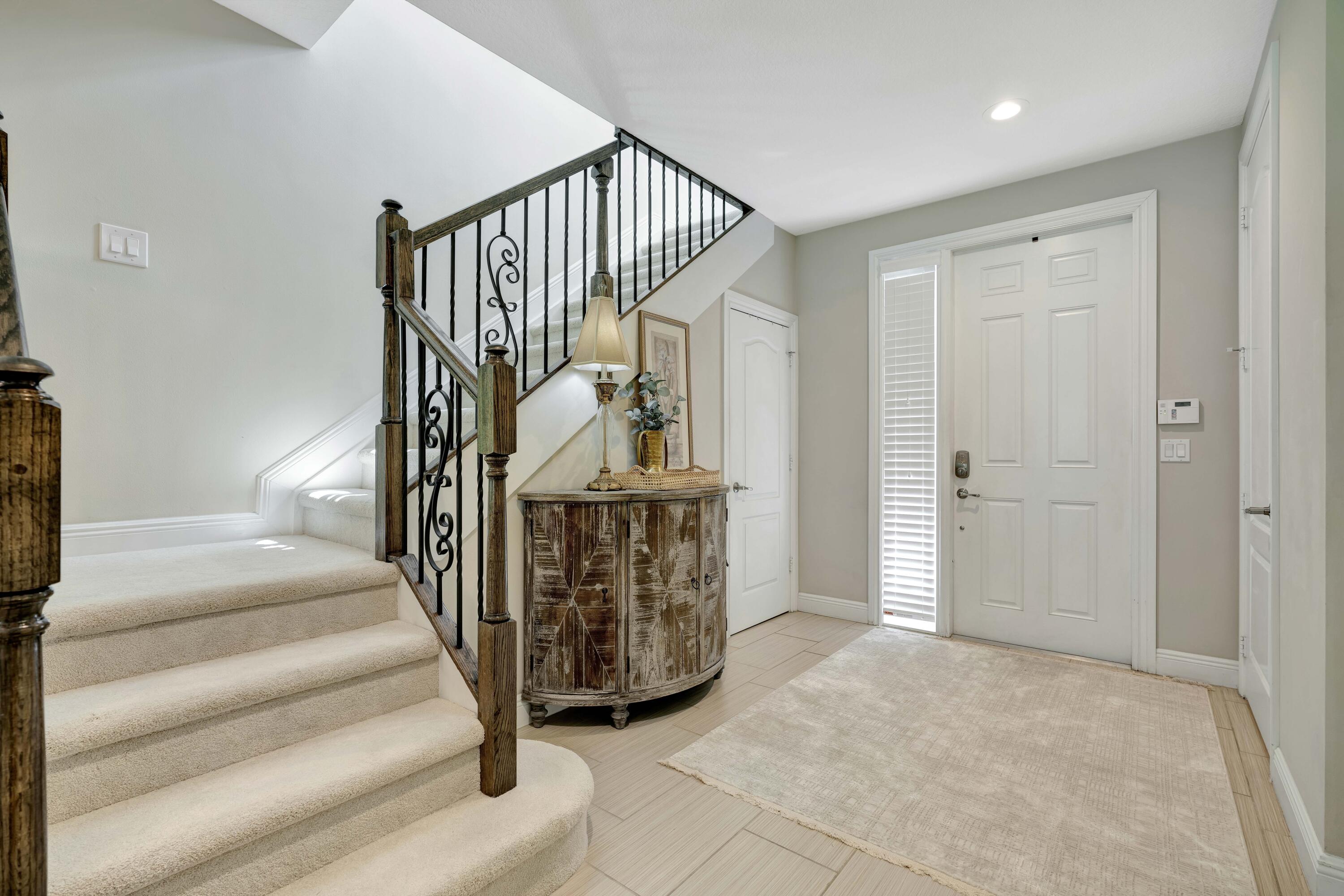 114 Diamante Way
