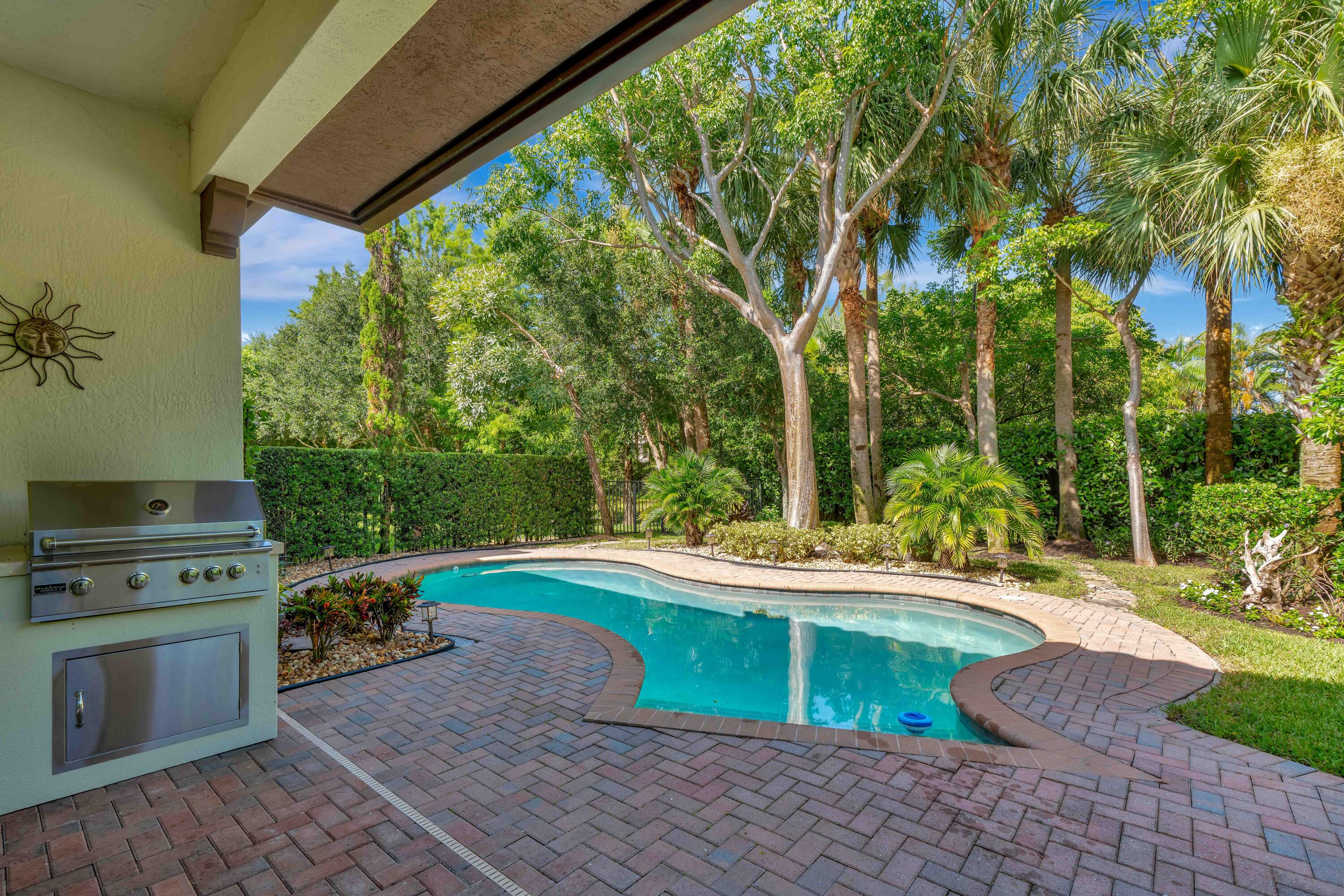114 Diamante Way