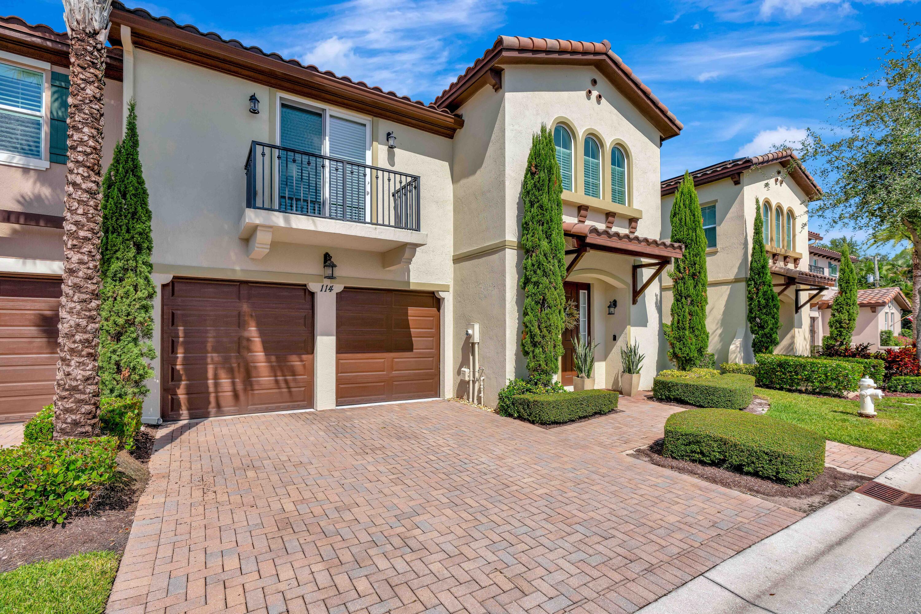 114 Diamante Way
