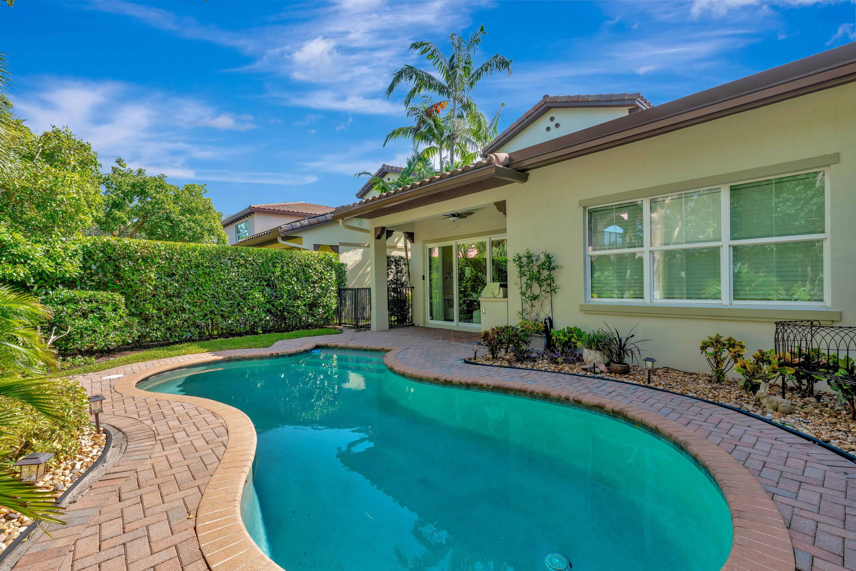 114 Diamante Way