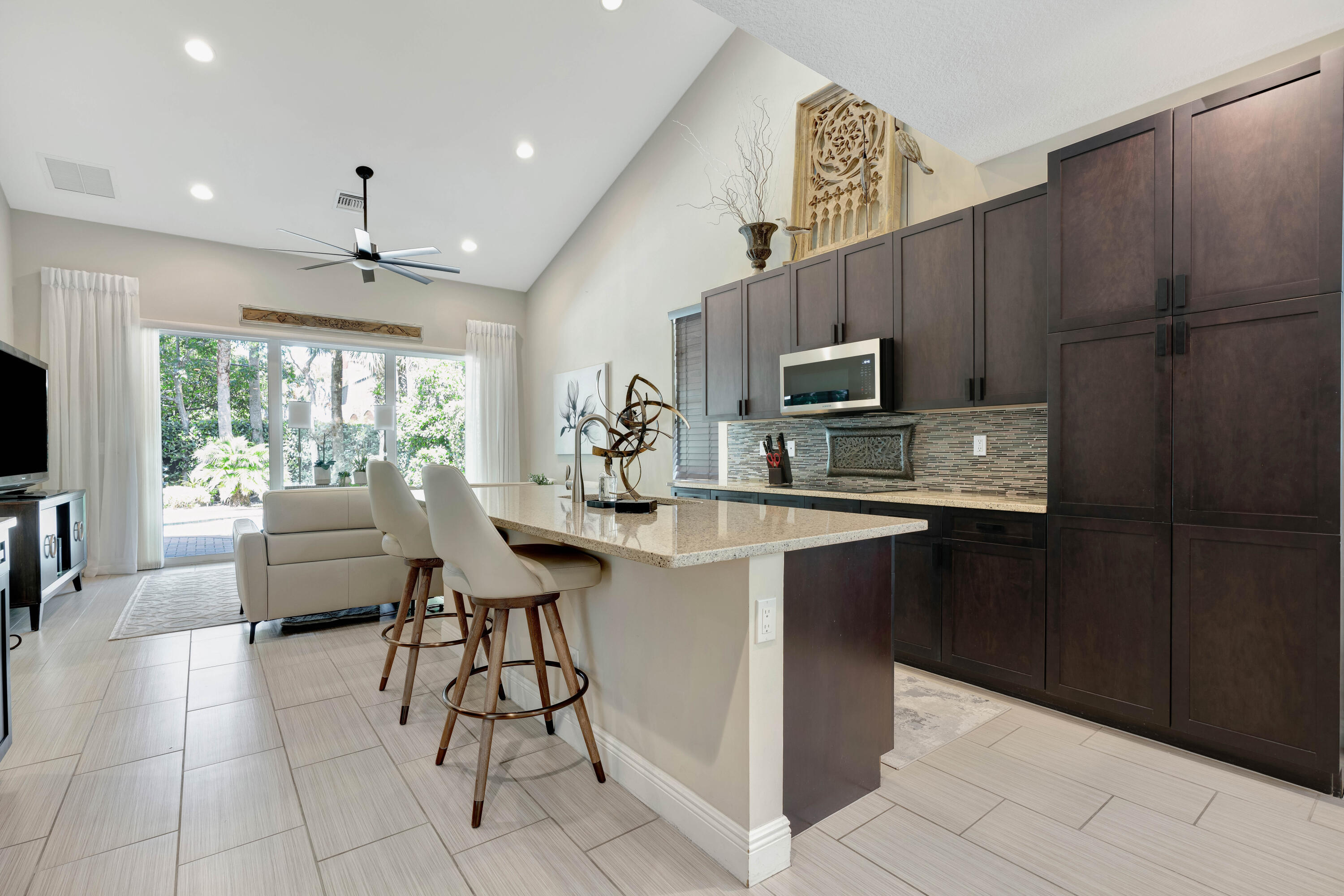 114 Diamante Way