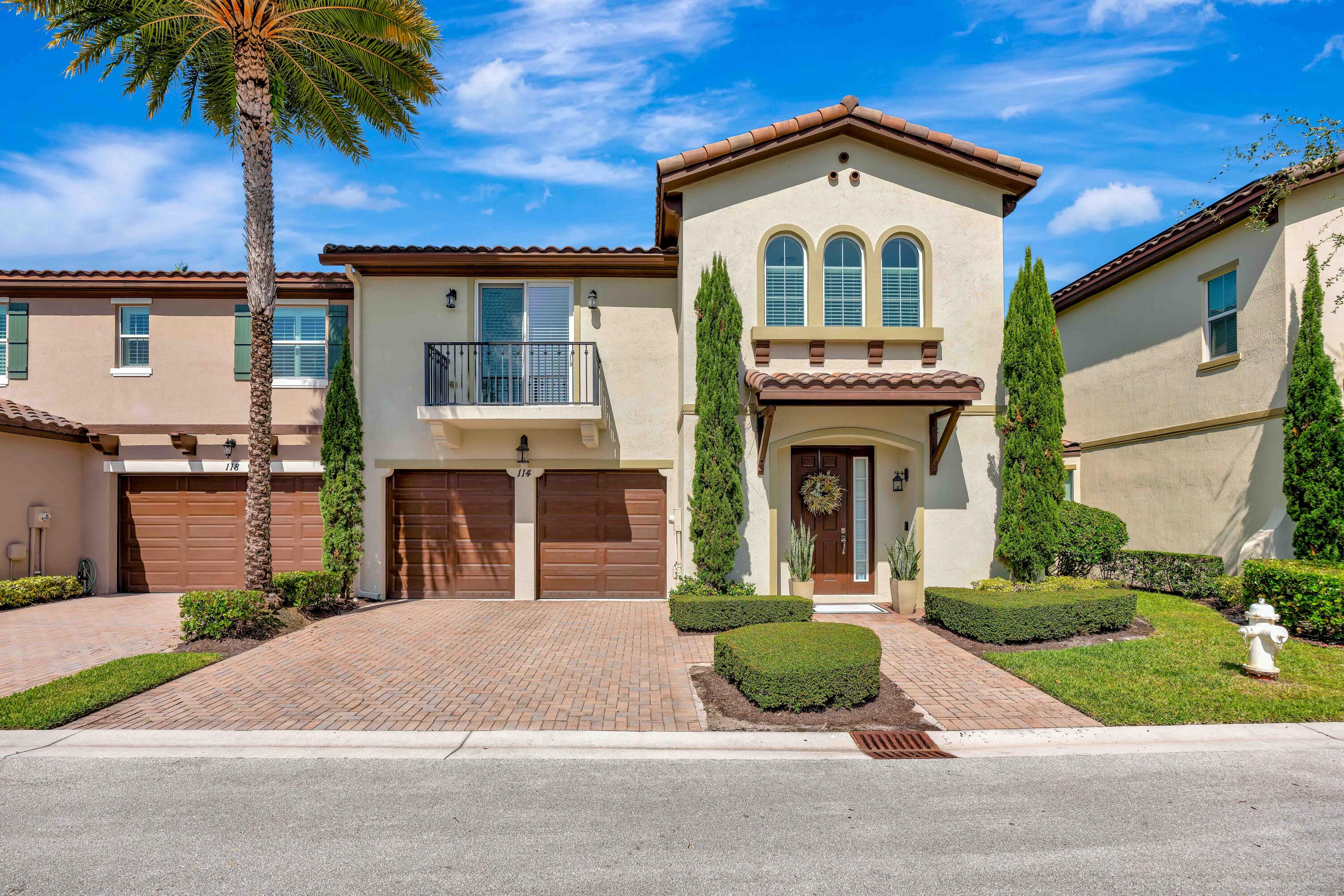 114 Diamante Way
