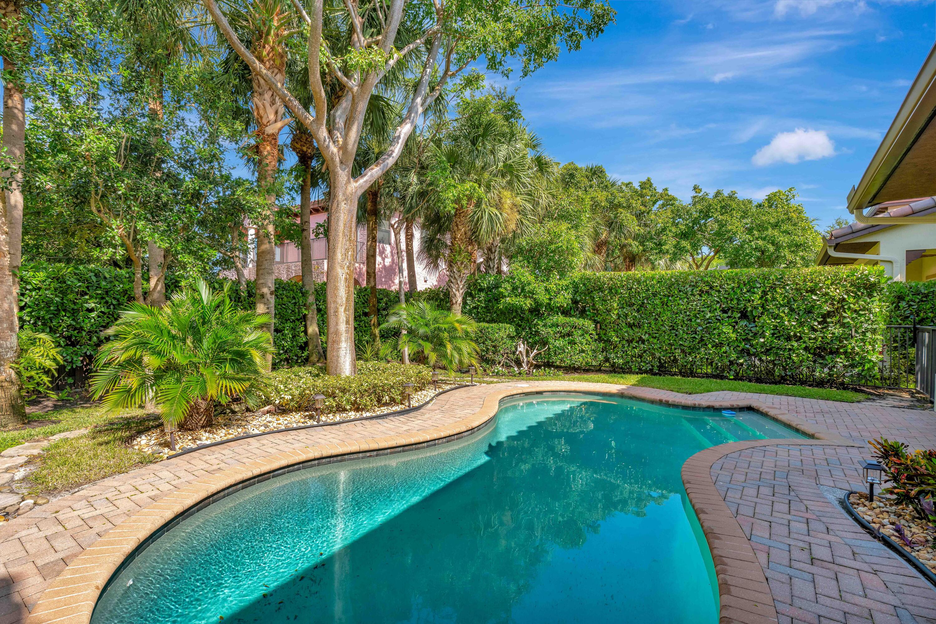 114 Diamante Way