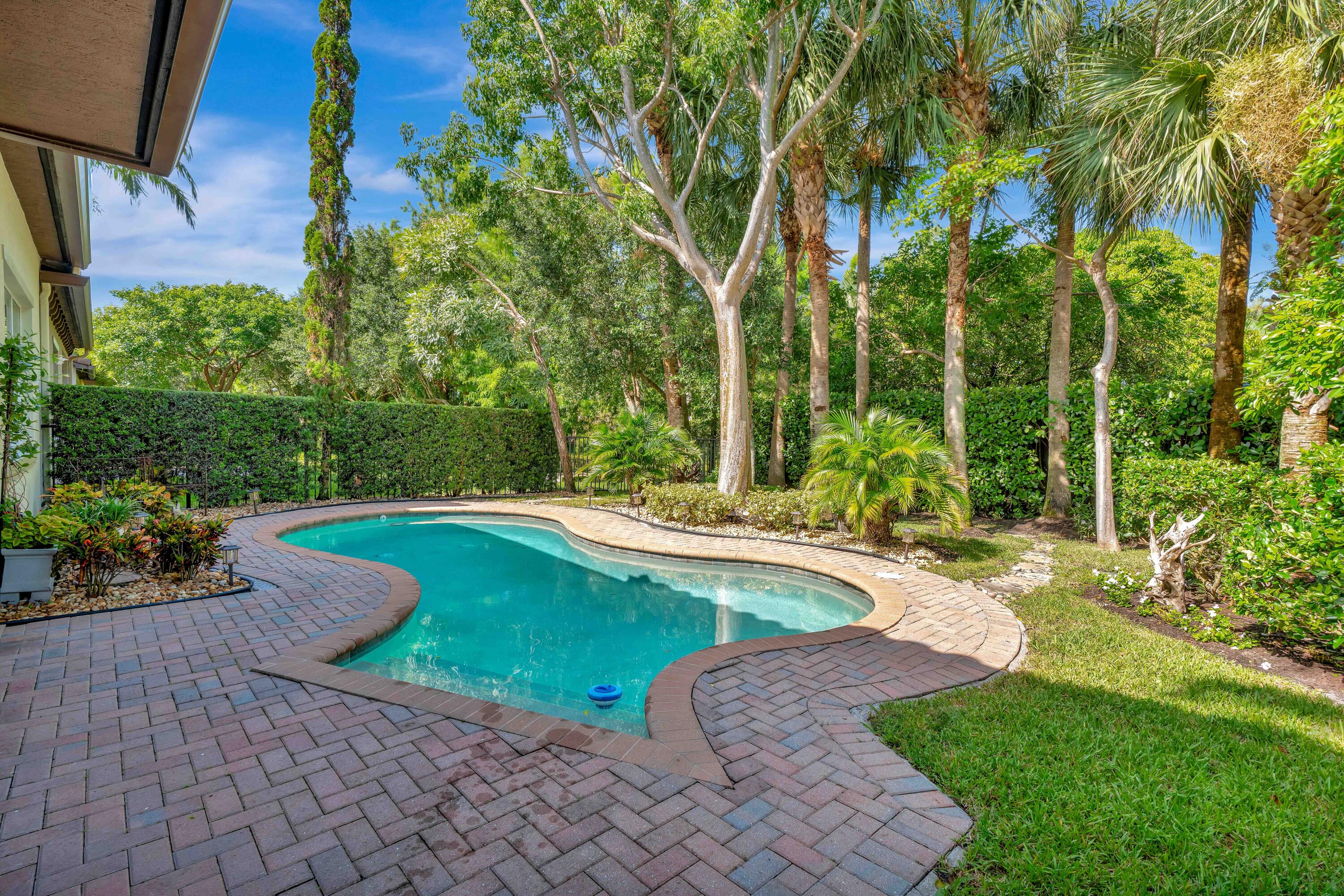114 Diamante Way