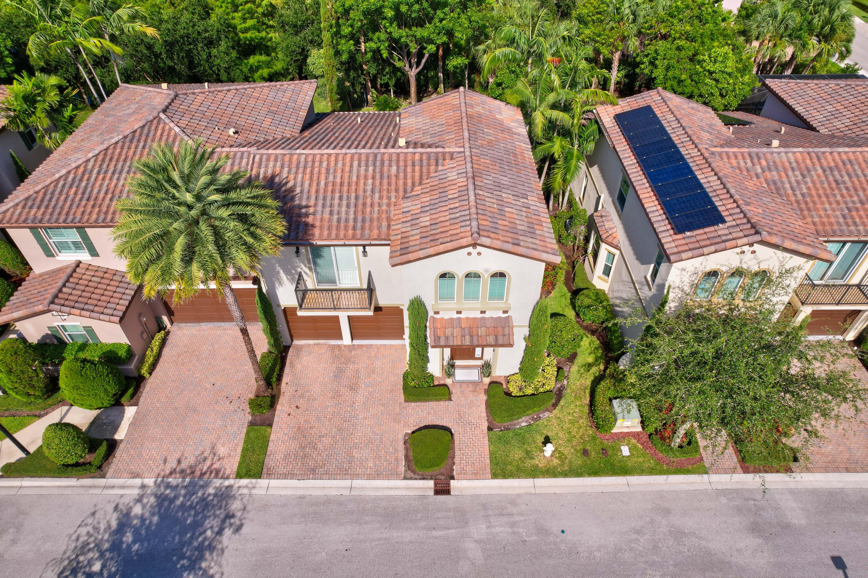 114 Diamante Way