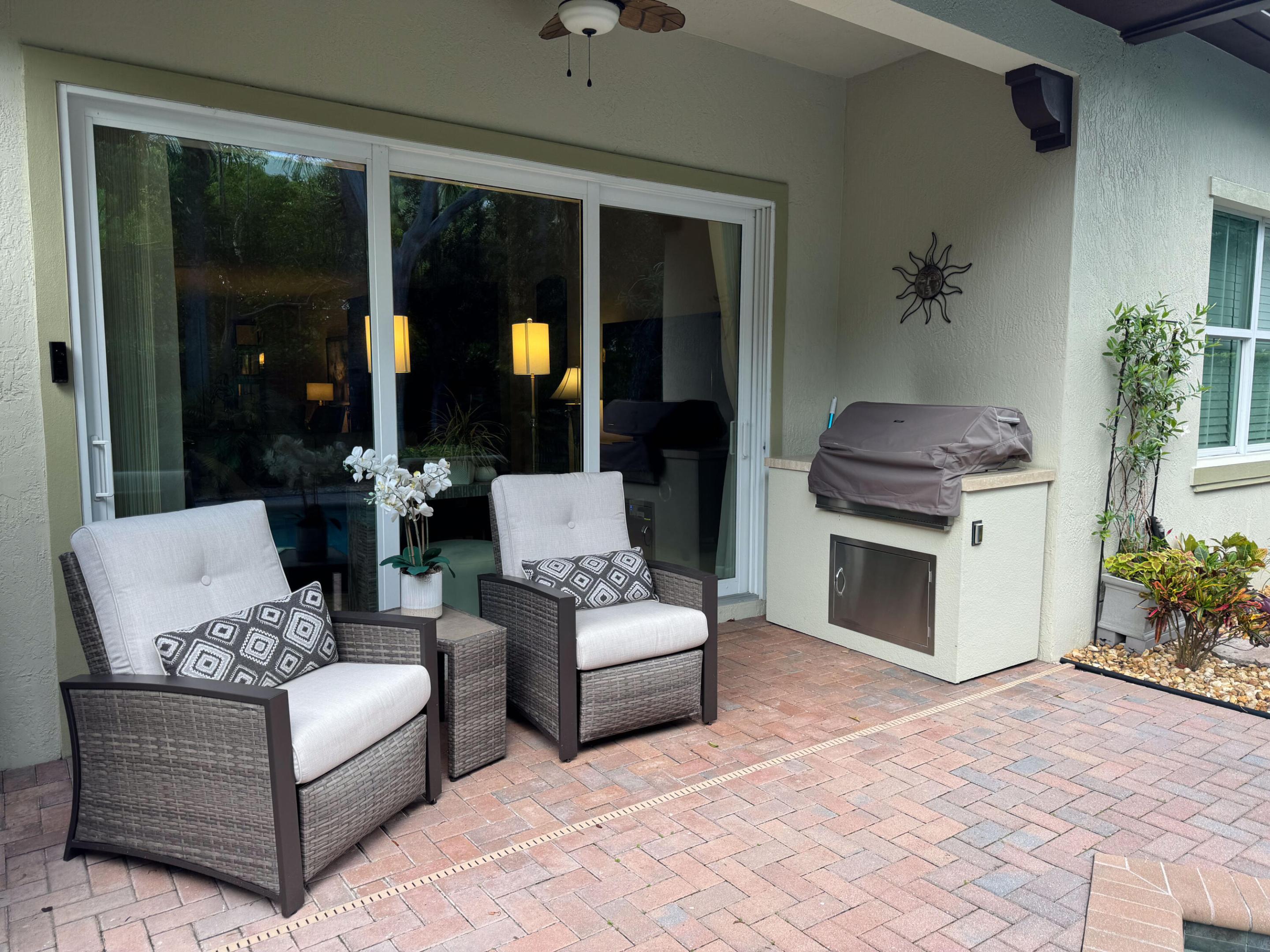 114 Diamante Way