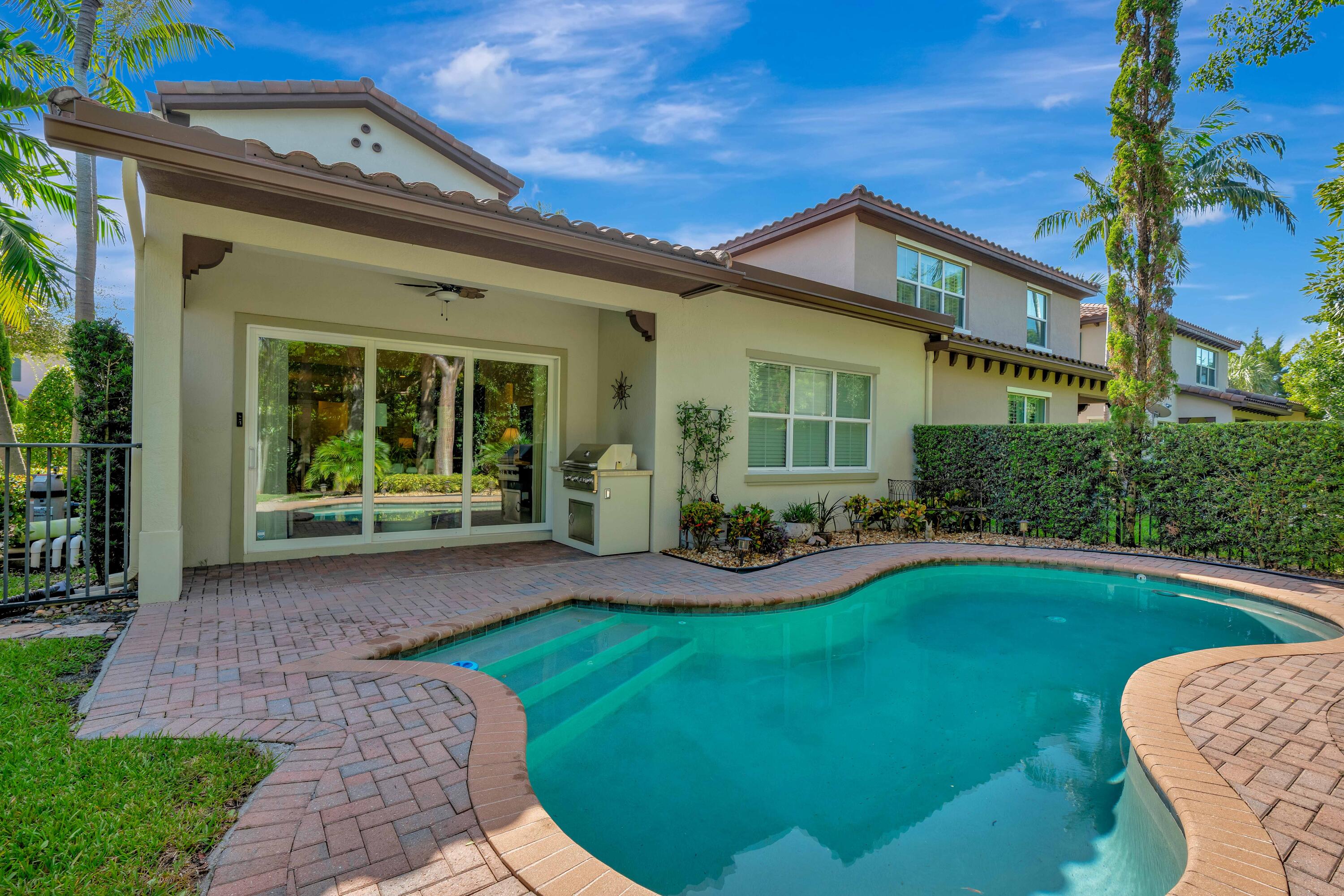 114 Diamante Way