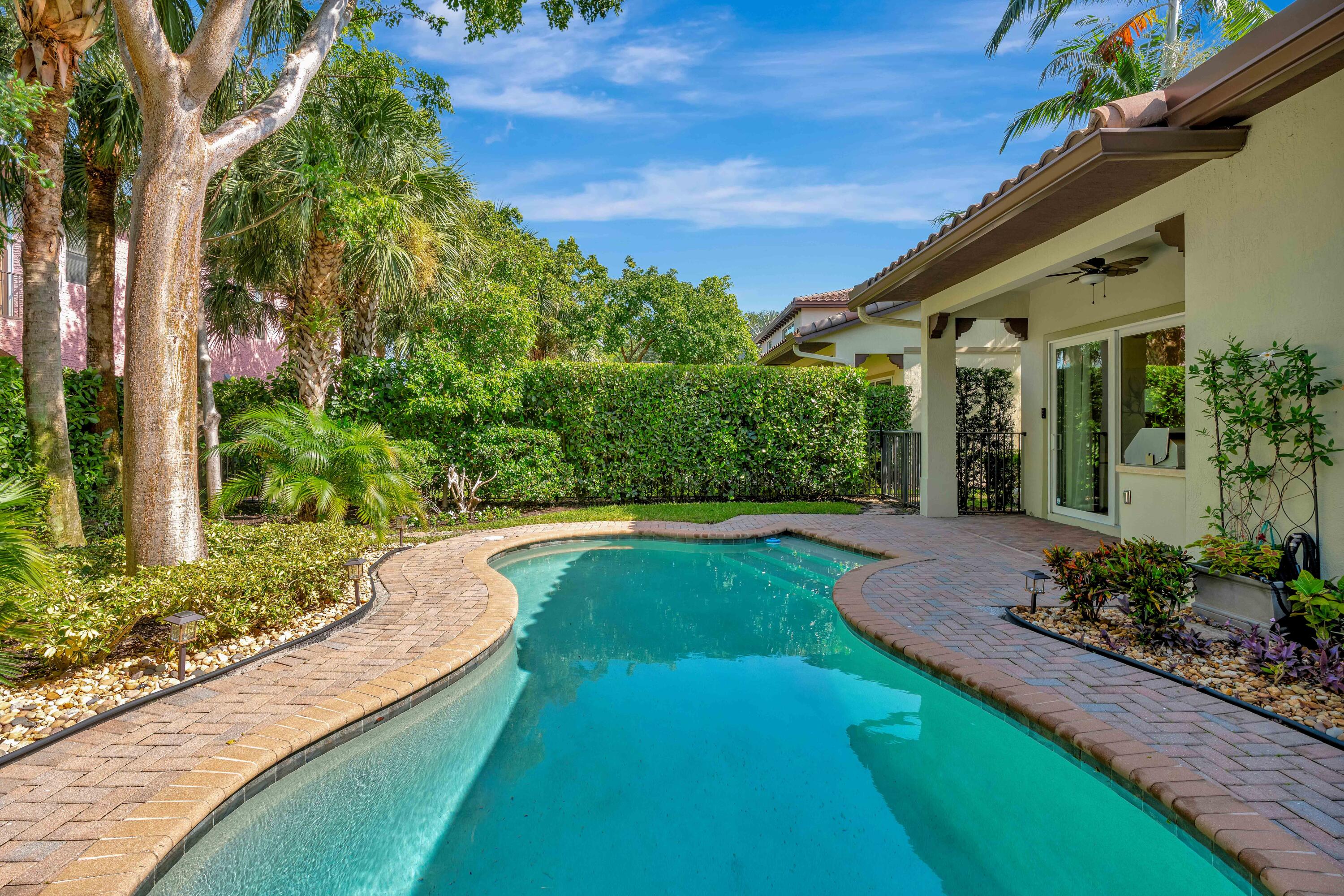 114 Diamante Way