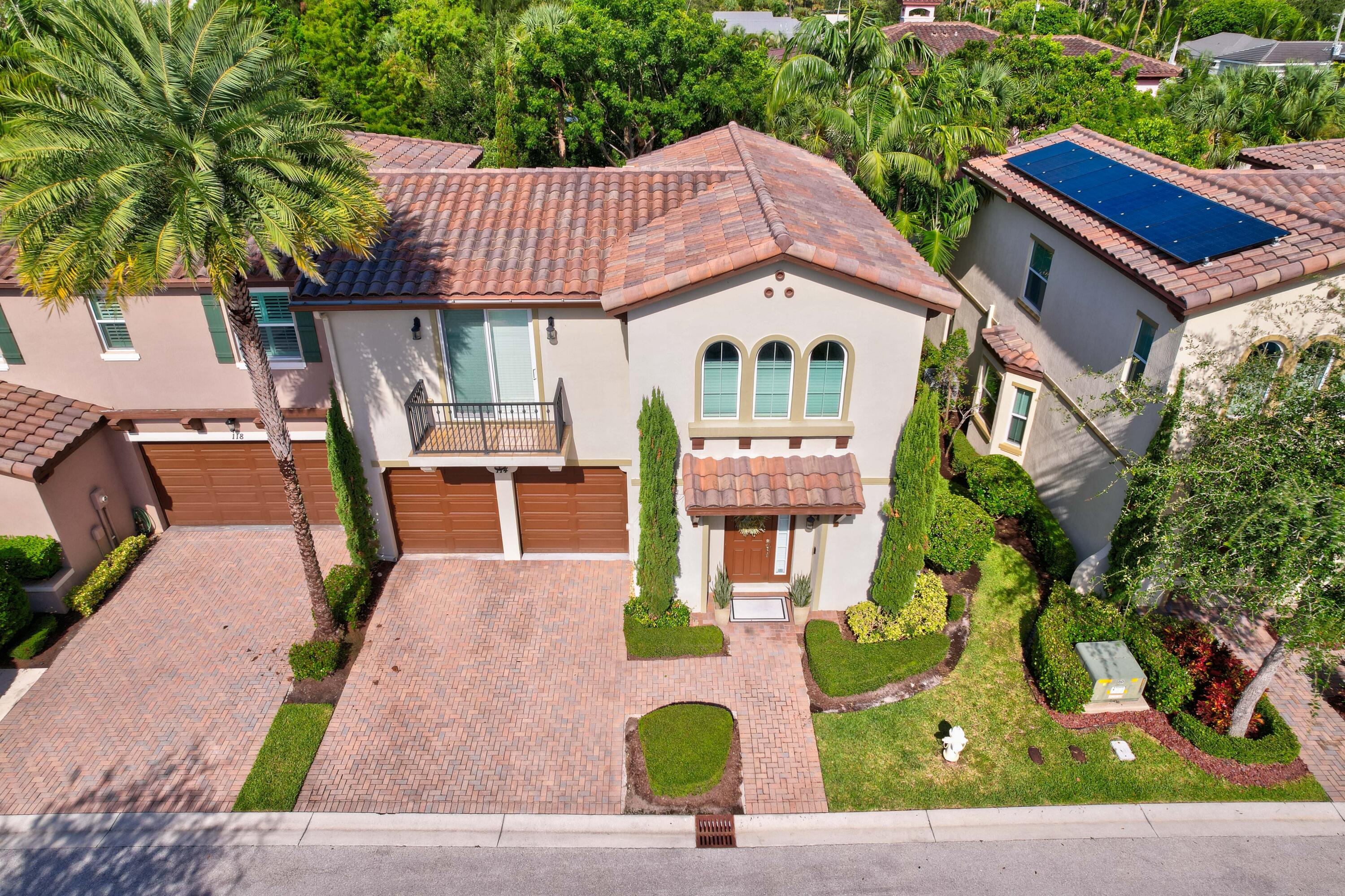 114 Diamante Way