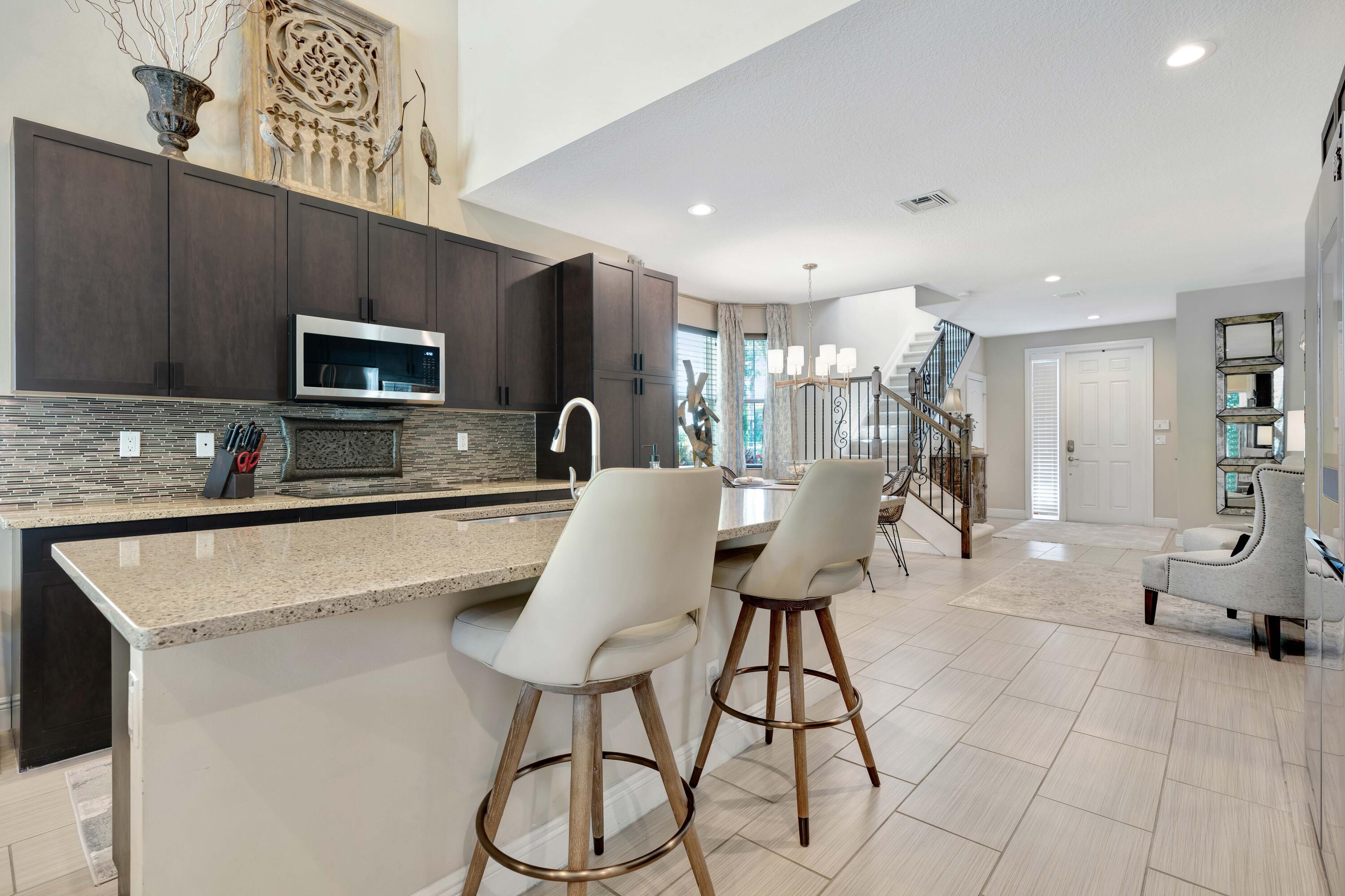 114 Diamante Way