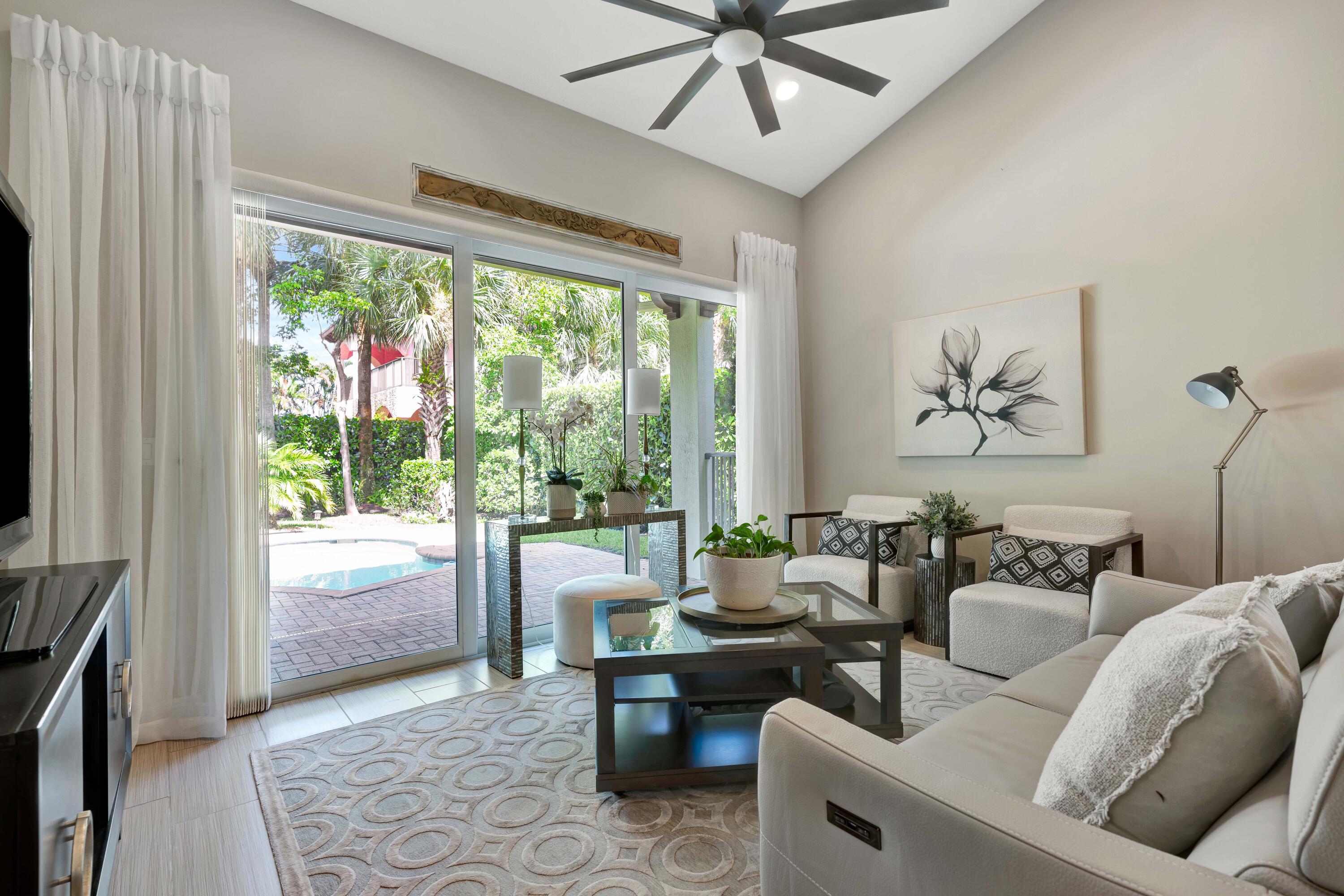 114 Diamante Way