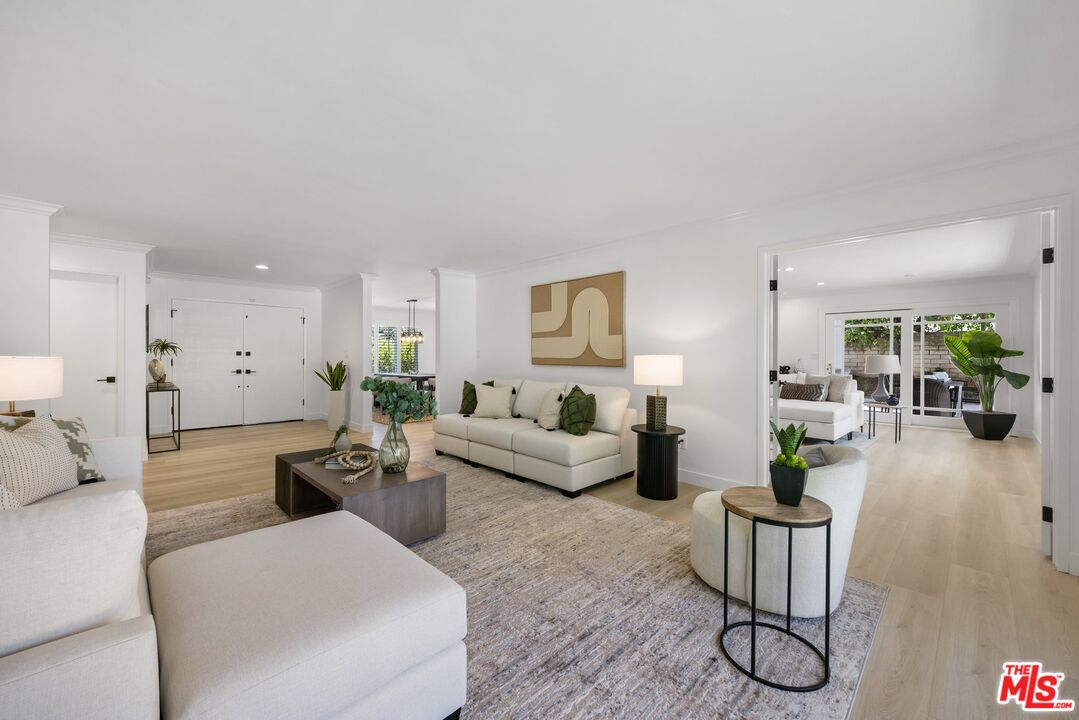 4671 Vista De Oro Ave