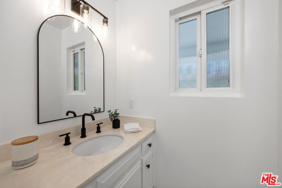 4671 Vista De Oro Ave