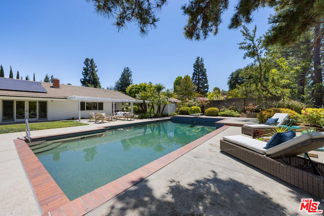 4671 Vista De Oro Ave