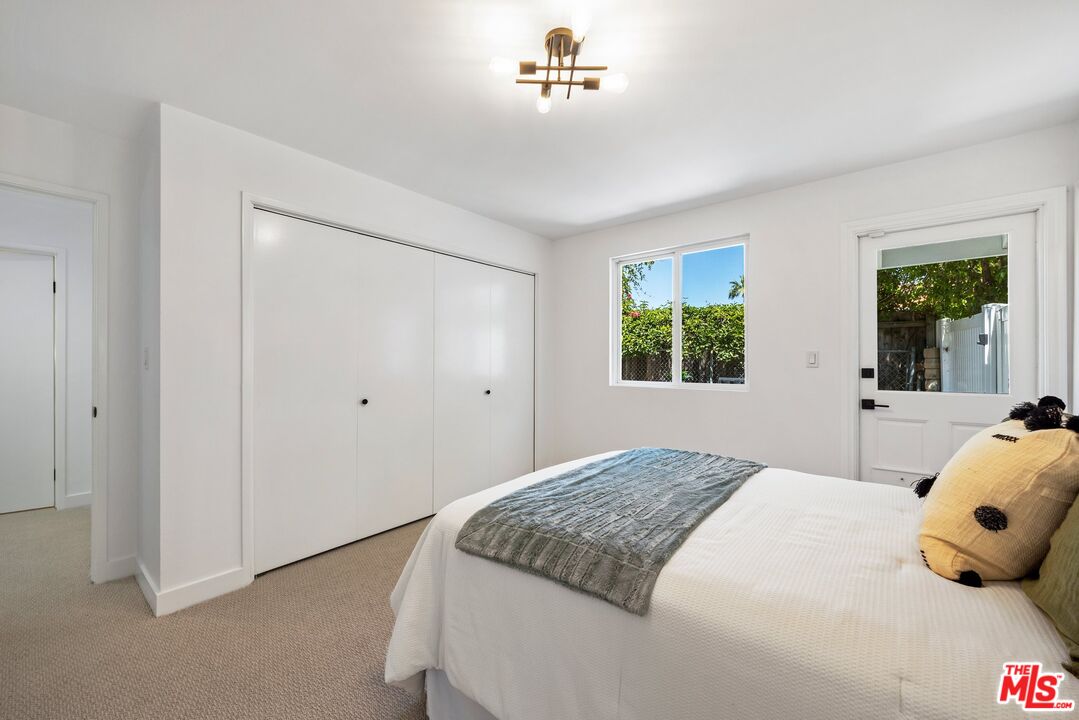 4671 Vista De Oro Ave