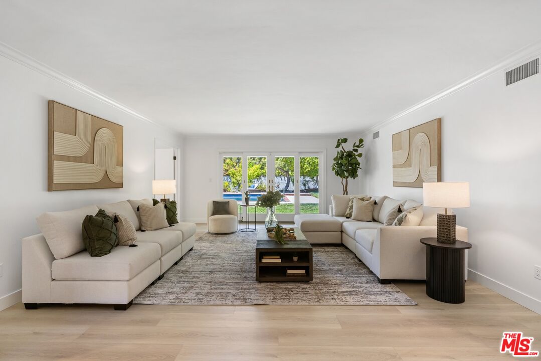 4671 Vista De Oro Ave