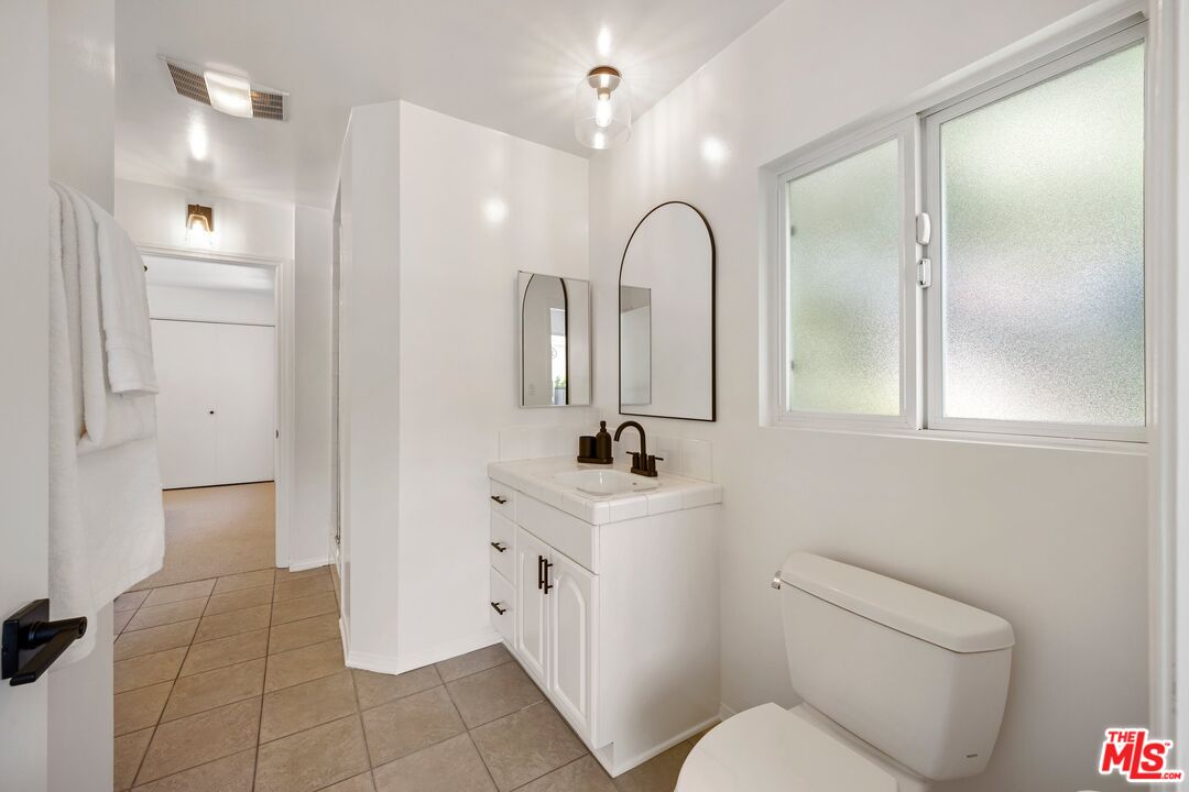 4671 Vista De Oro Ave