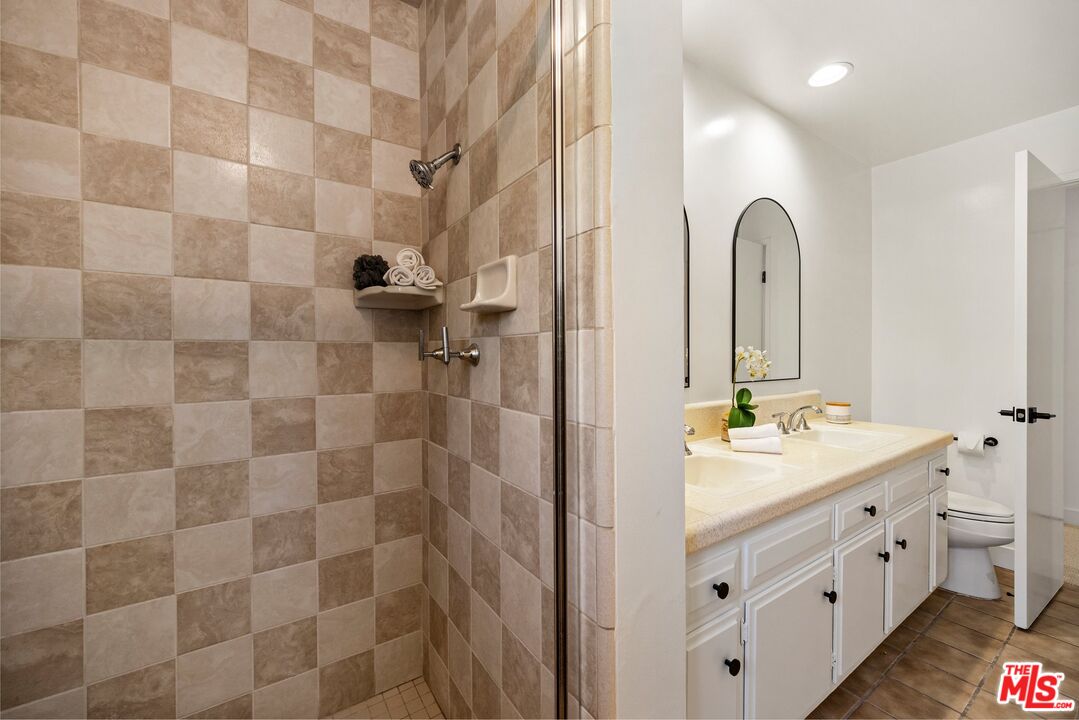 4671 Vista De Oro Ave